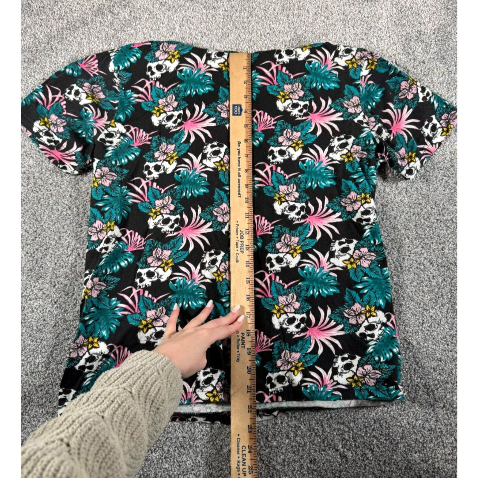 Vintage **WXYZ Mens Hooded T-Shirt Sz M Gothic Floral Grunge Streetwear** User: WXYZ Mens Hooded T-Shirt Sz M Gothic Floral Grunge Streetwear Size US M / EU 48-50 / 2 - 5 Thumbnail