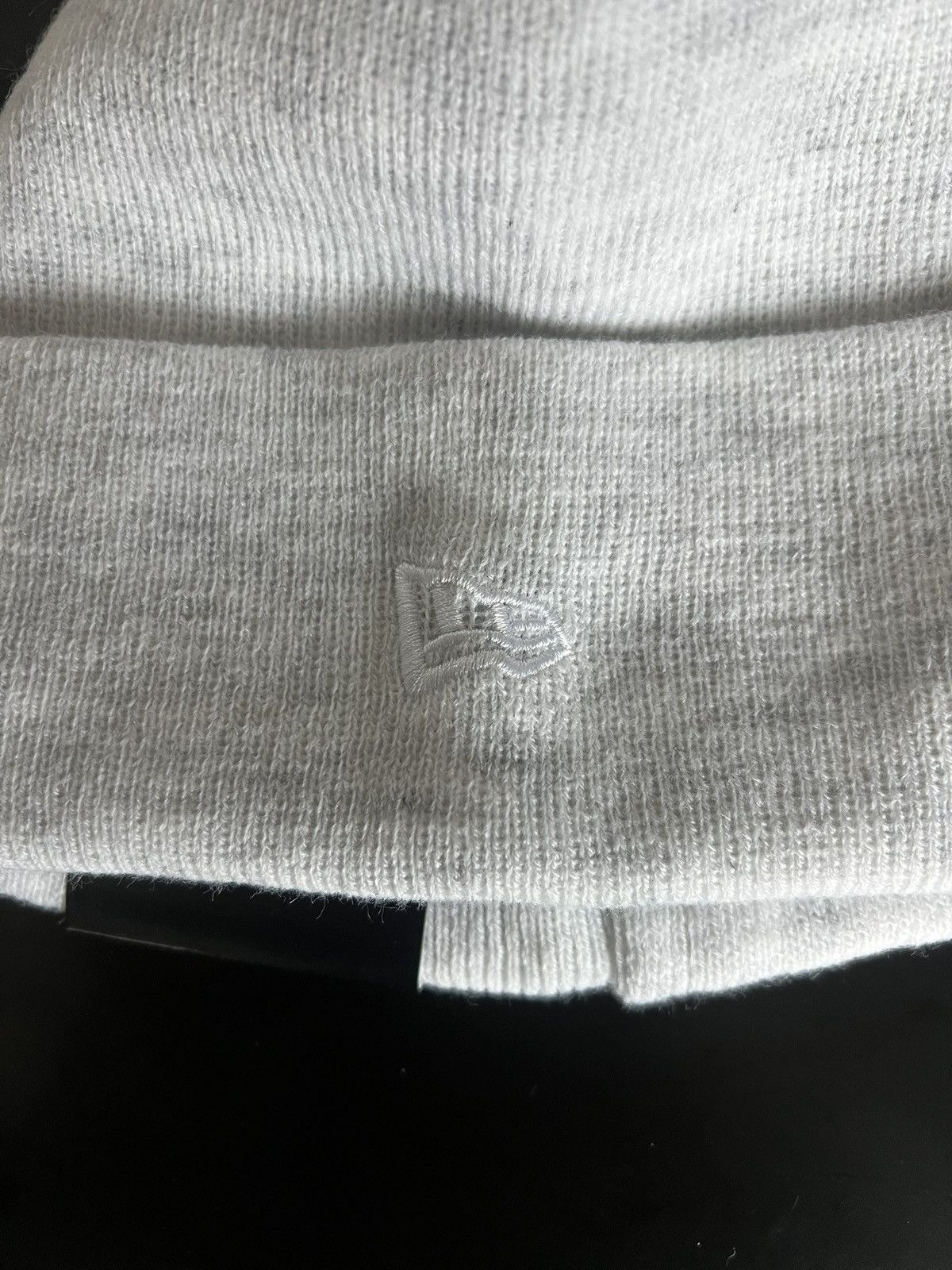 Supreme Supreme New Era Classic Logo London Shop Beanie Ash Grey Size ONE SIZE - 3 Thumbnail