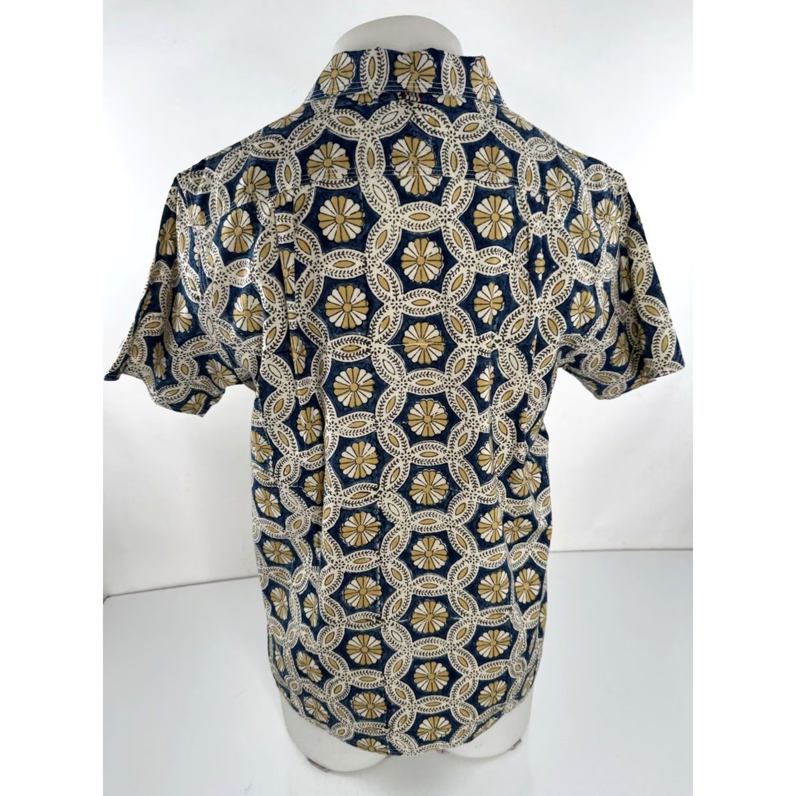 Kardo KARDO - Floral Hand Crafted Mens M Loop Collar Shirt - EXCELLENT Shirt Mens M Blue Floral 90s Theme Flower Button-Up Short Sleeve Collared Size US M / EU 48-50 / 2 - 3 Thumbnail