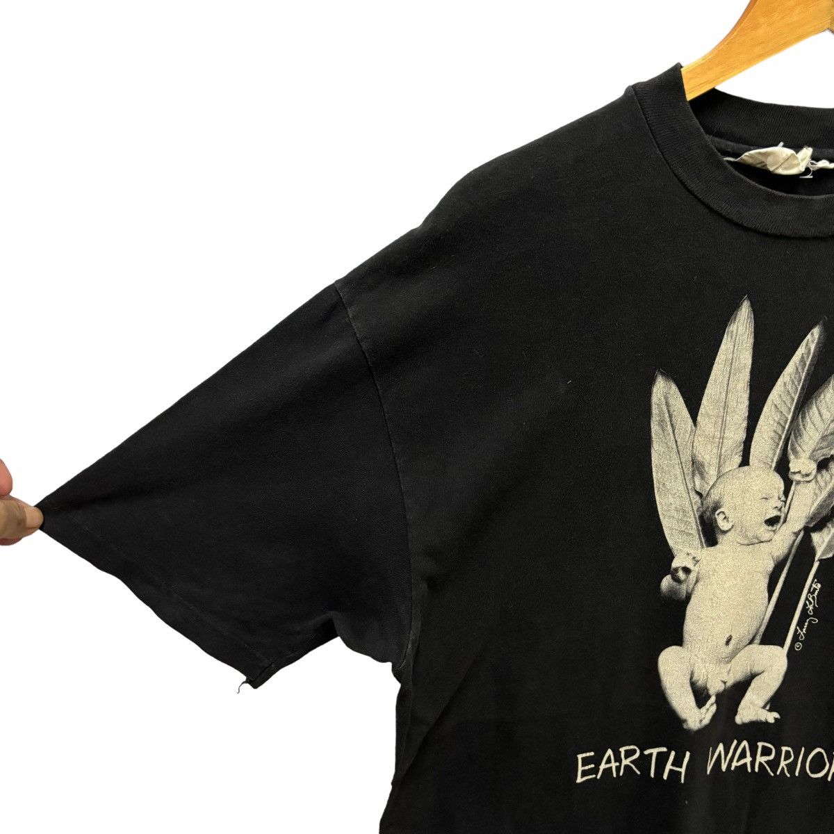 Vintage Vintage Art Earth Warrior Graphic Tshirt Size US L / EU 52-54 / 3 - 5 Thumbnail