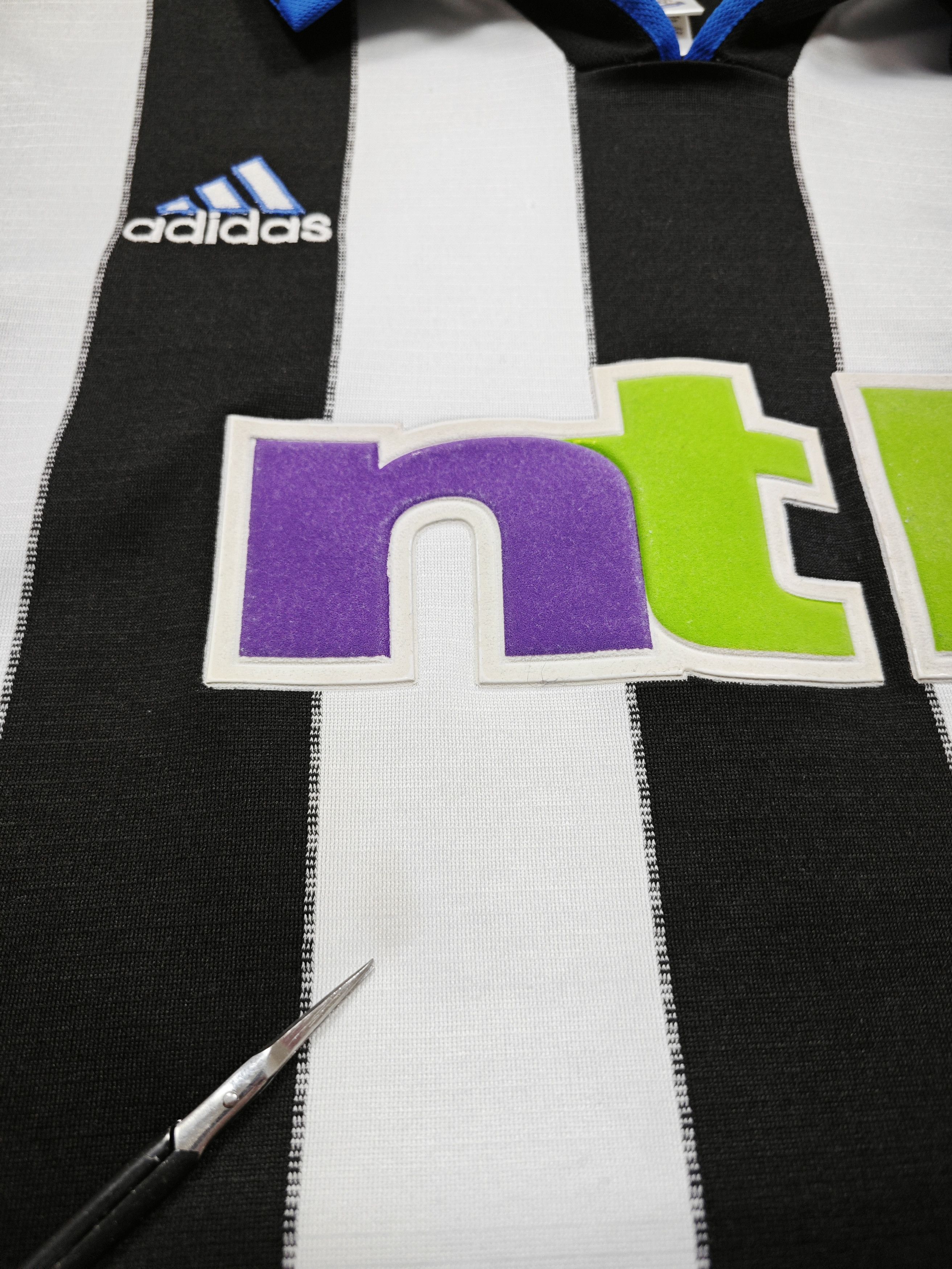 Adidas Adidas Newcastle 2000 Size US M / EU 48-50 / 2 - 7 Thumbnail