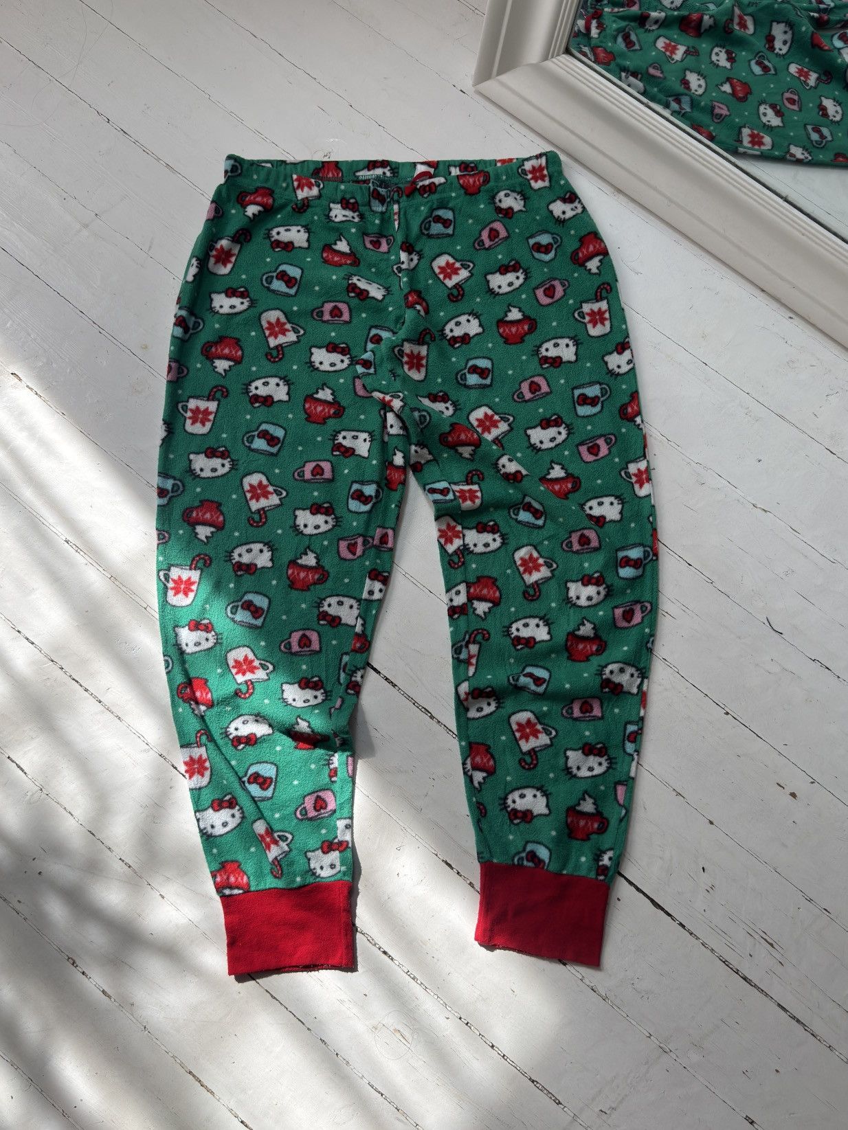 Cartoon Network VINTAGE HELLO KITTY MONOGRAM MERRY CHRISTMAS PAJAMA PANTS Size 32" / US 10 / IT 46 - 1 Thumbnail