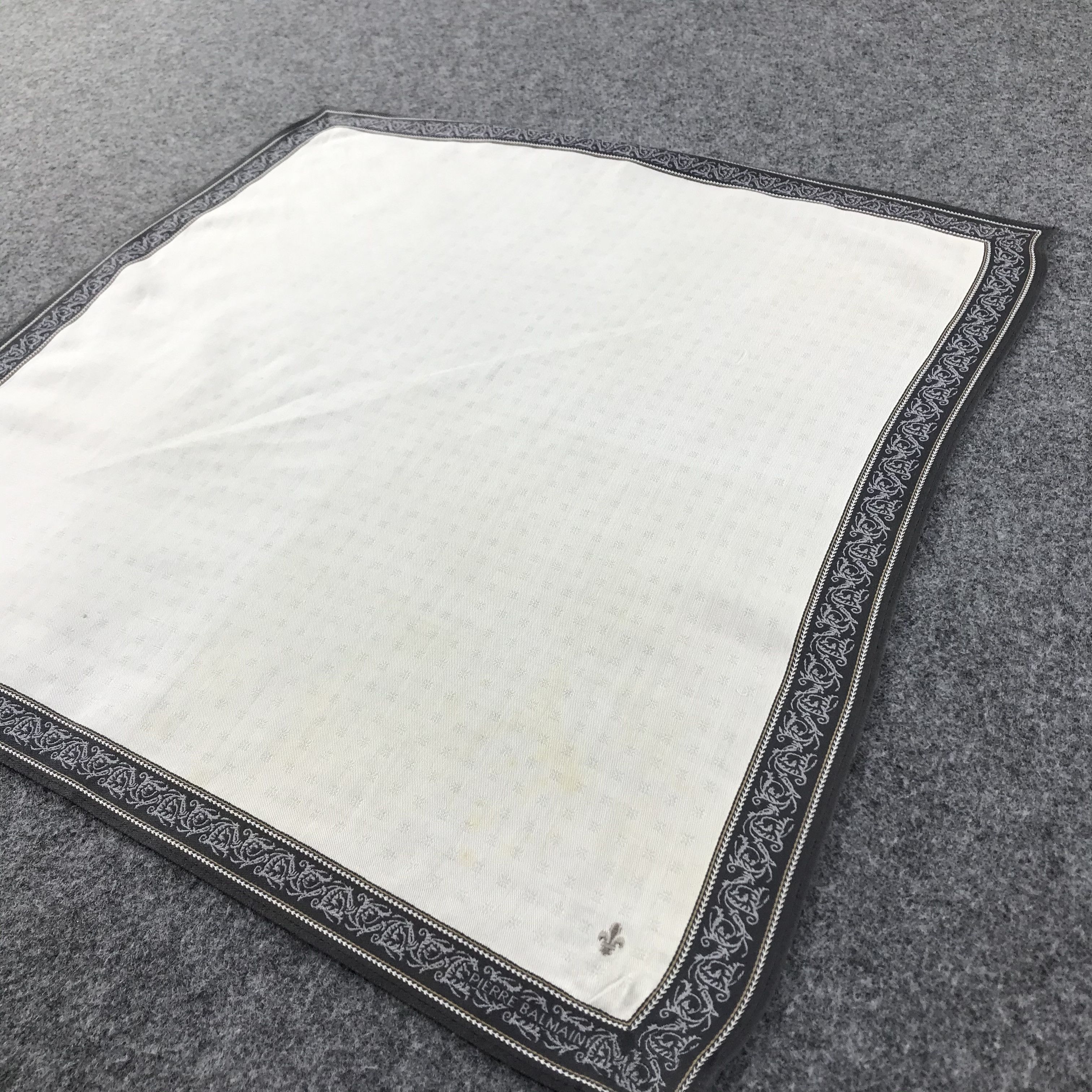 Pierre Balmain Pierre Balmain Handkerchief Neckerchief Bandana H228 Size ONE SIZE - 5 Thumbnail