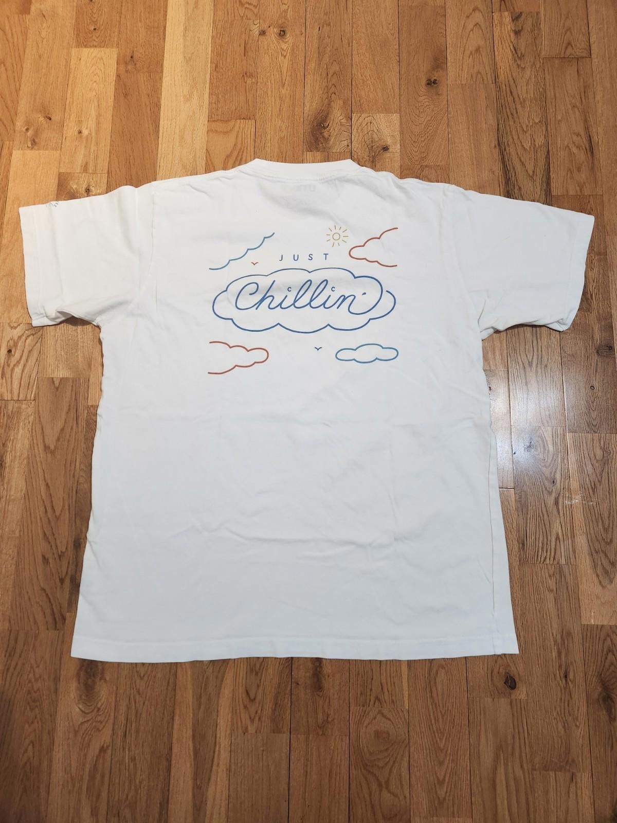 Uniqlo Uniqlo Just Chillin Graphic T-Shirt White Men's Large Size US L / EU 52-54 / 3 - 4 Thumbnail