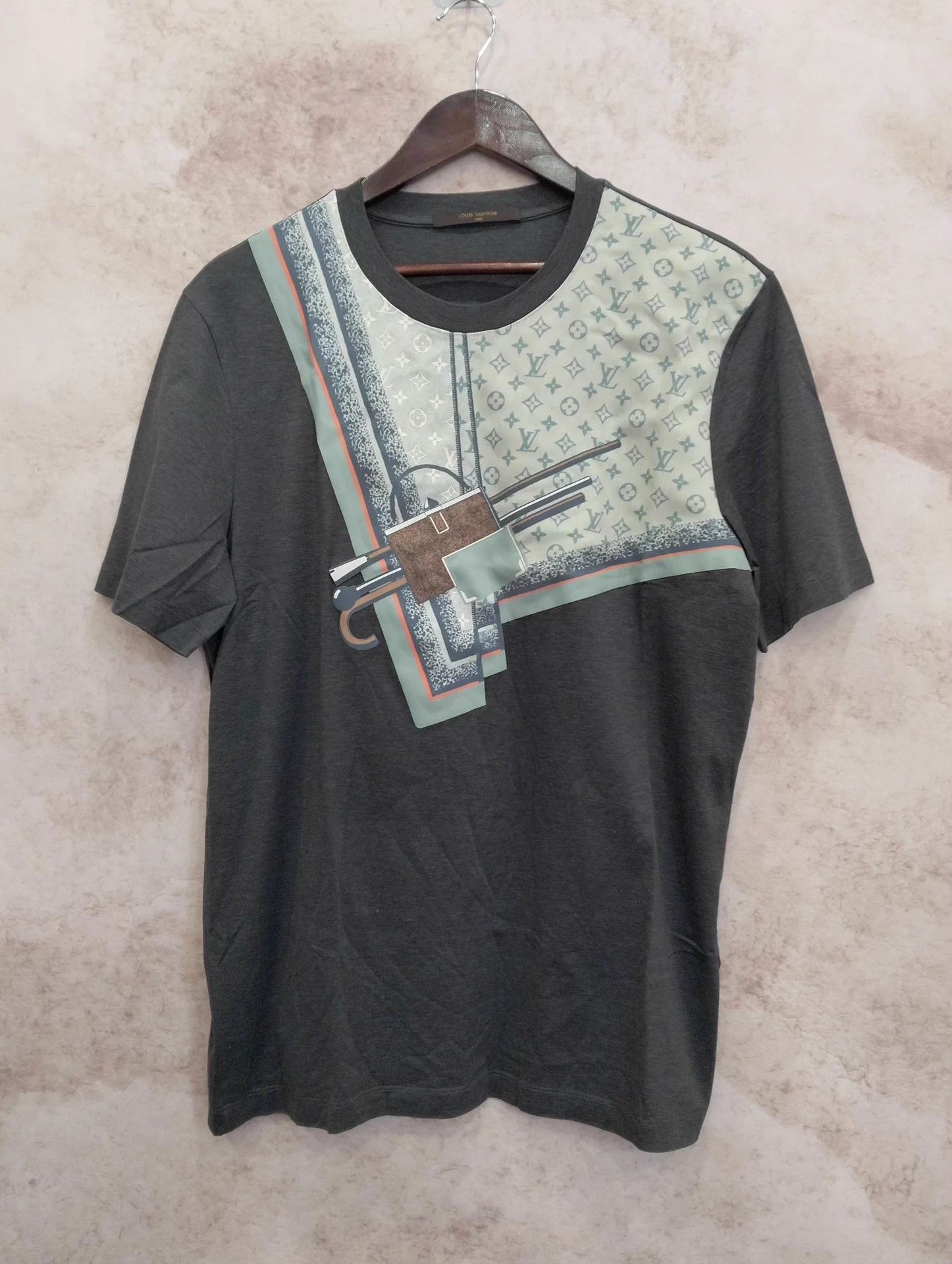 Louis Vuitton LV T-shirt L Size US L / EU 52-54 / 3 - 1 Thumbnail