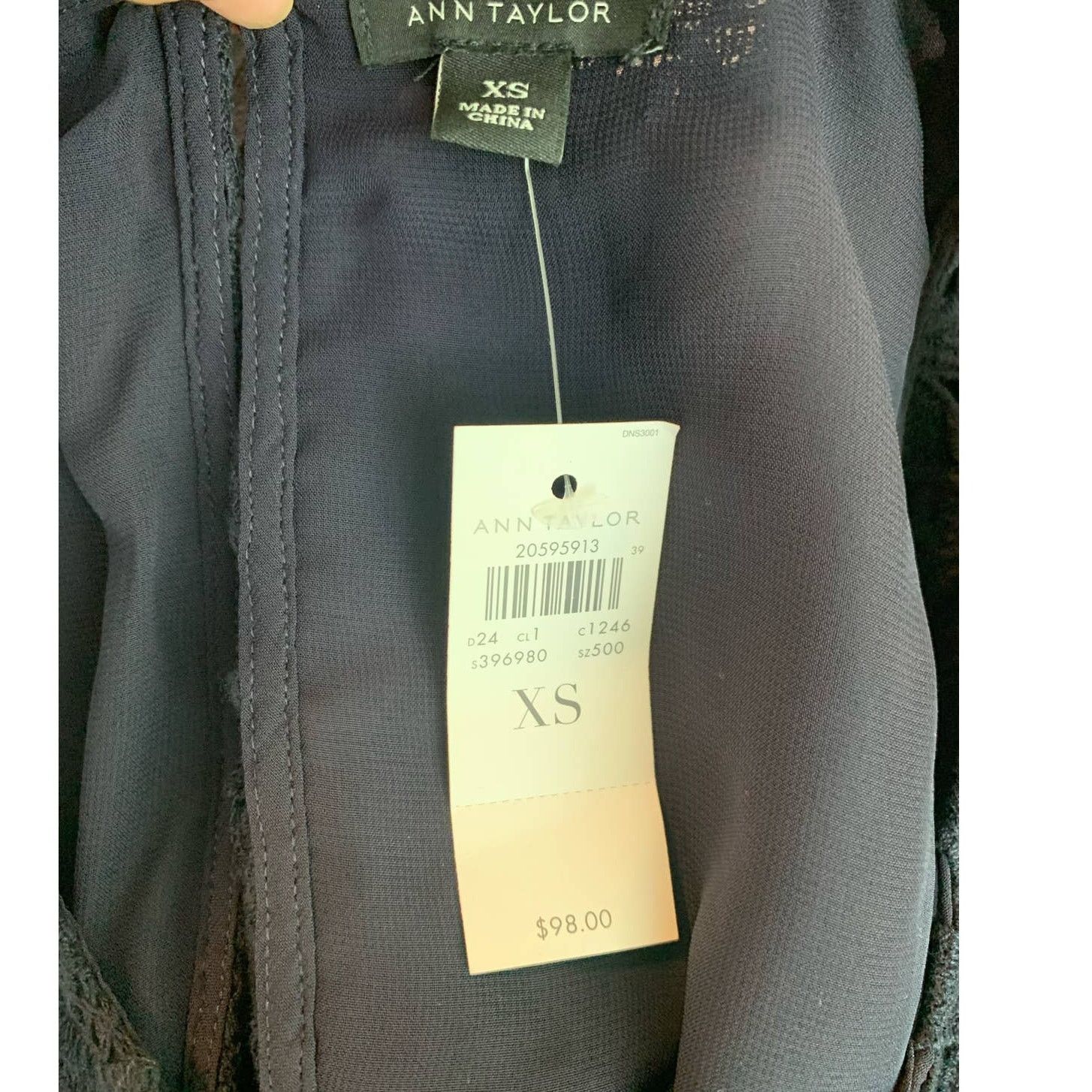 Ann Taylor Ann Taylor blue eyelet sleeveless lined blouse size XS Size XS / US 0-2 / IT 36-38 - 3 Thumbnail