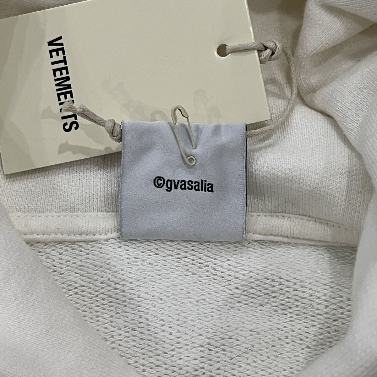 Vetements Vetements Logo Hoodie Size US M / EU 48-50 / 2 - 14 Thumbnail