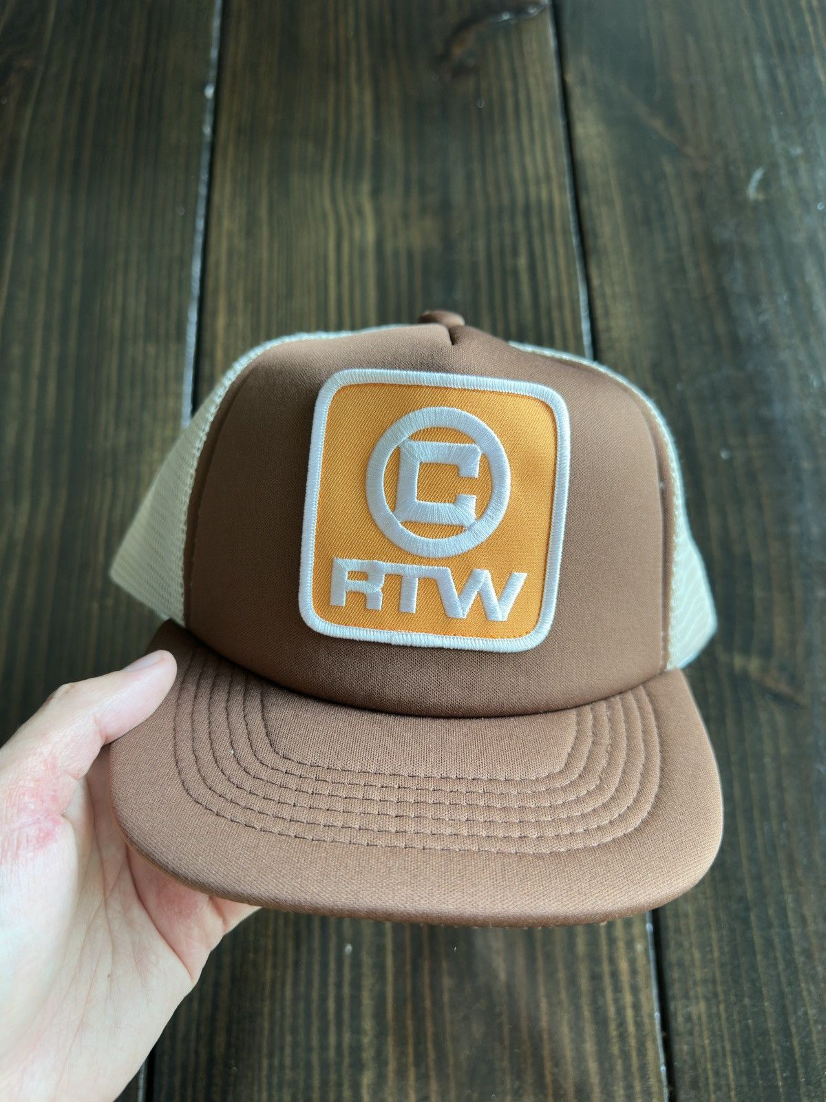 Corteiz Corteiz Box Logo Trucker Hat Brown Beige Size ONE SIZE - 2 Thumbnail