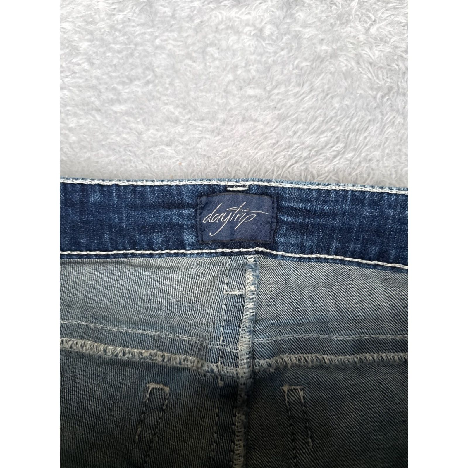 Vintage VINTAGE Daytrip Jeans Womens Blue Denim Virgo Straight Leg Distressed Low Rise 28x24 Womens Jeans 28x24 Blue Virgo Jeans Size 28" / US 6 / IT 42 - 6 Thumbnail