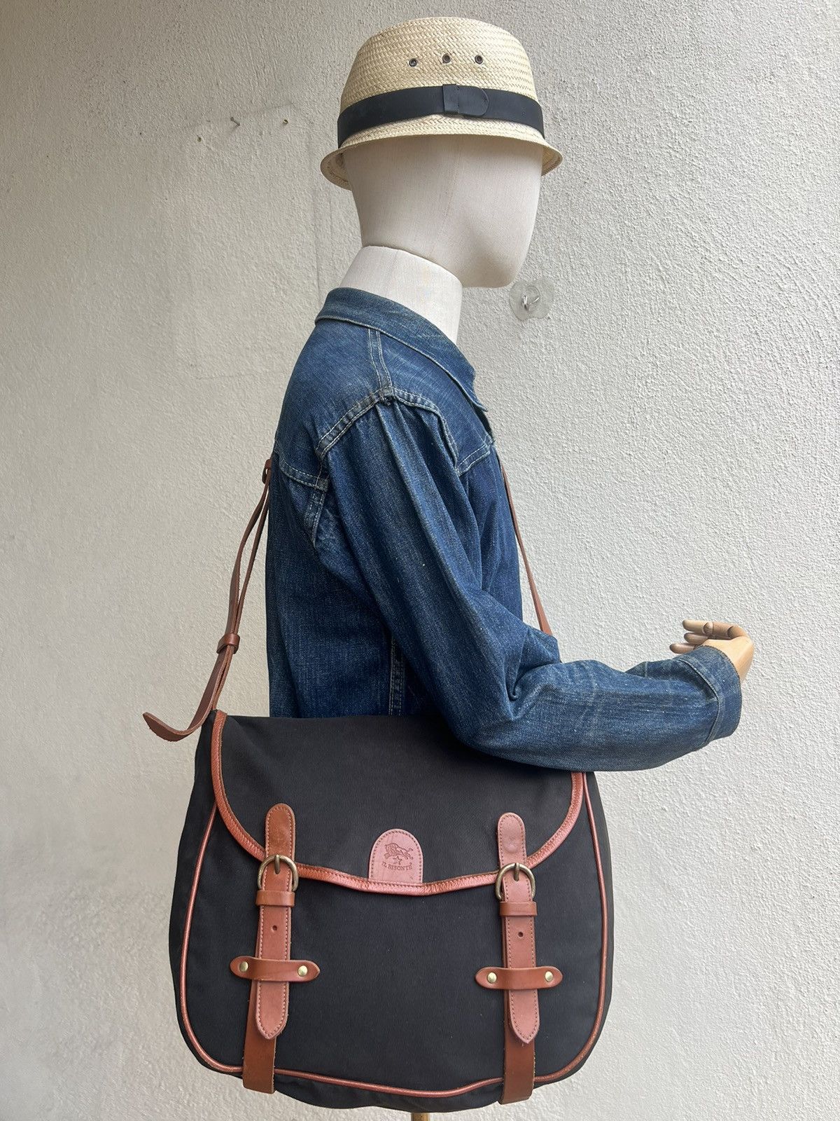 Il Bisonte × Leather Vintage il Bisonte Black Cotton Leather Messenger Bag Size ONE SIZE - 1 Thumbnail