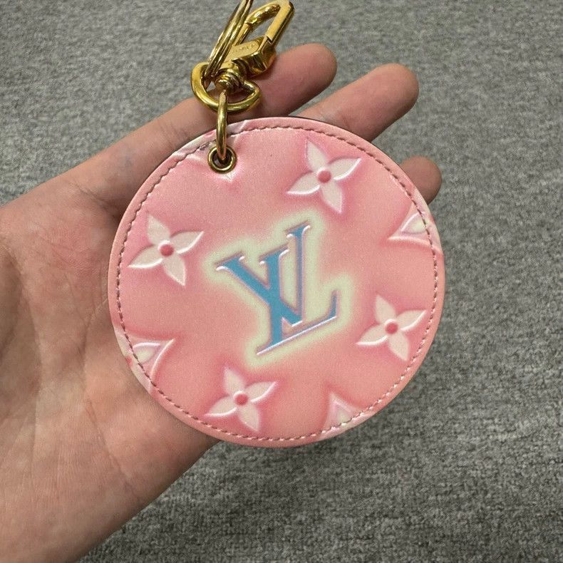 Louis Vuitton louis vuitton valentines day keychain-2507 Size ONE SIZE - 2 Thumbnail