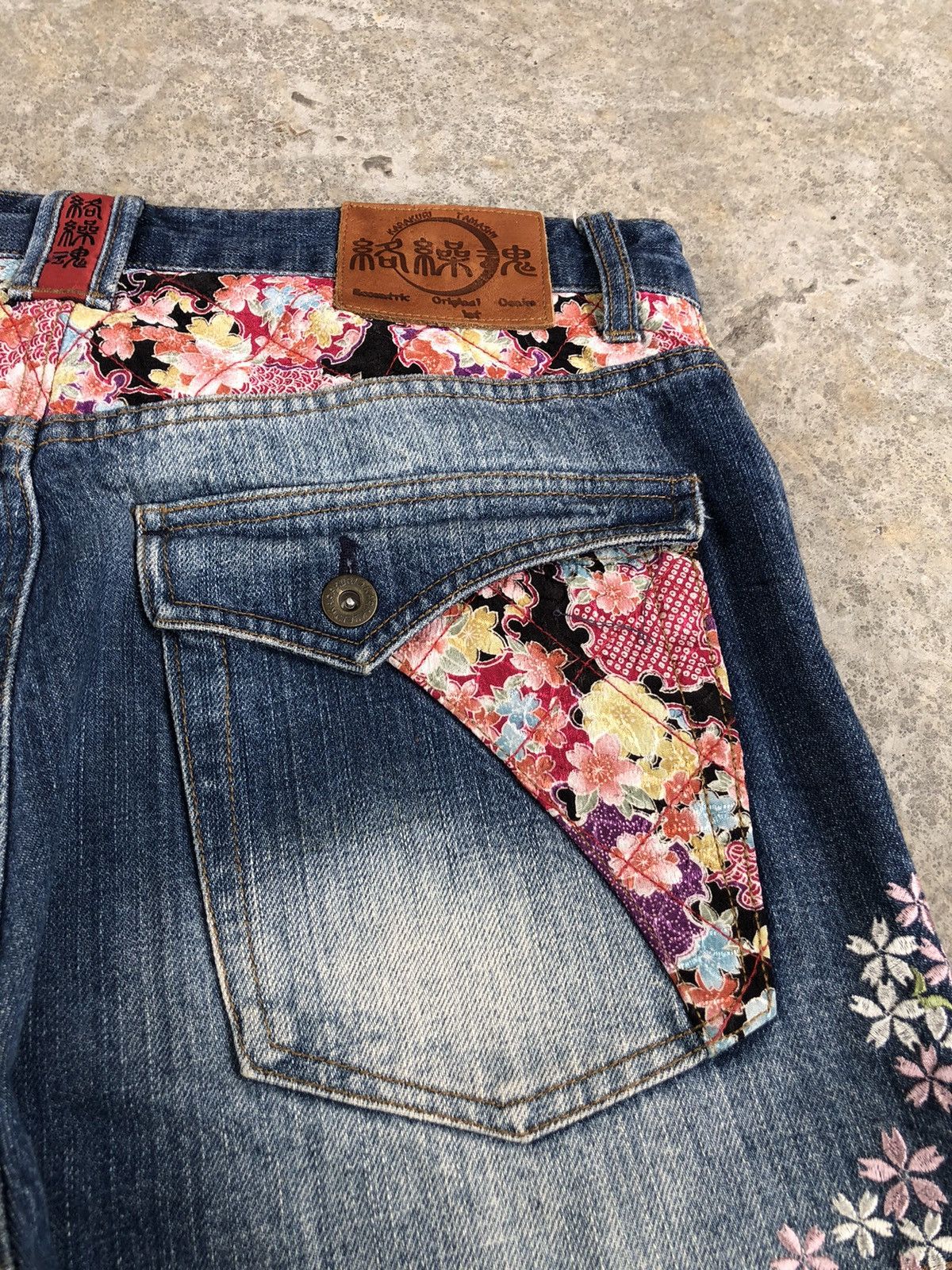 Karakuri Tamashii Karakuri Tamashii Embroidered Jeans Distressed Jeans Size US 33 - 16 Thumbnail