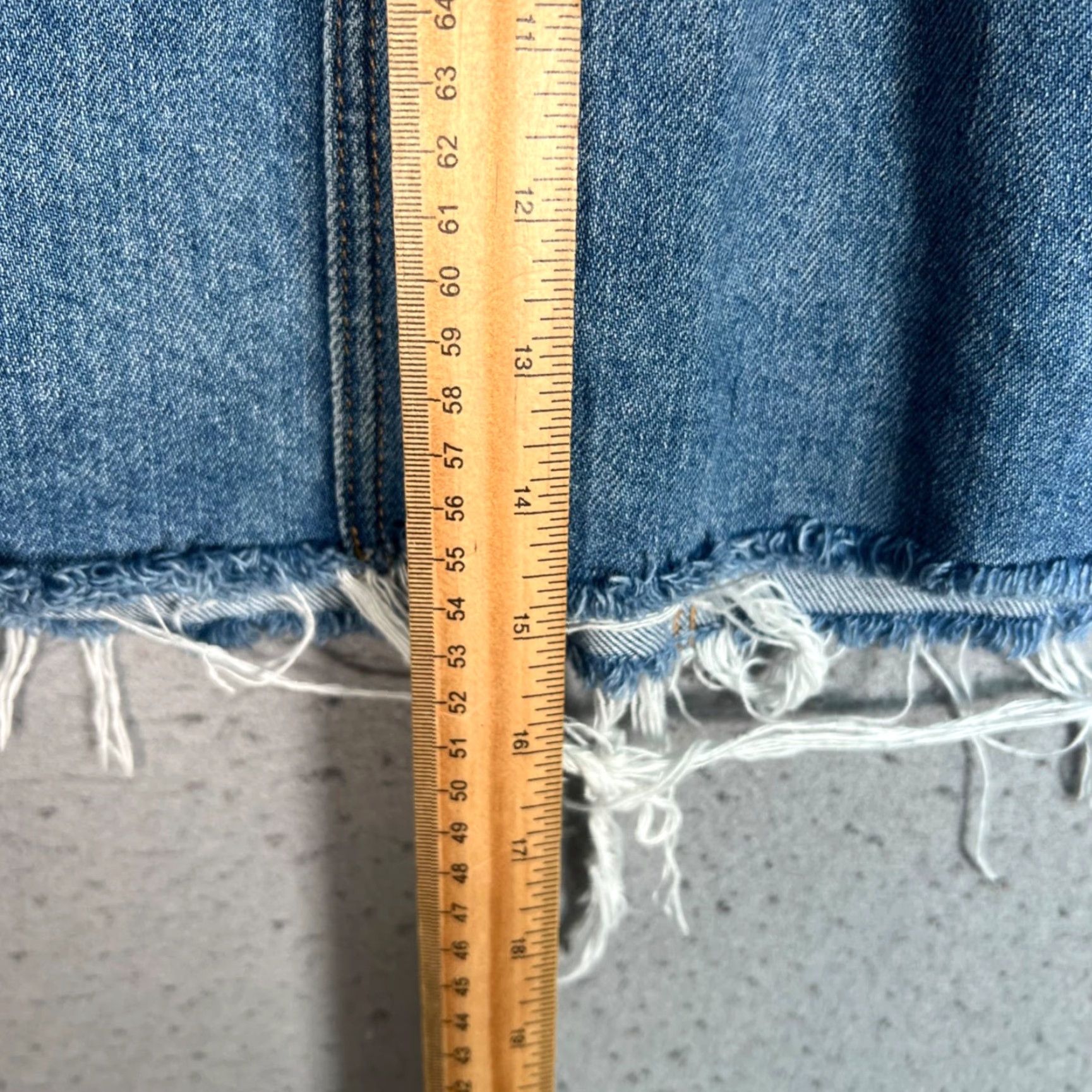 Vintage We The Free Womens Size 27 Denim Mini Skirt Frayed Hem Size 27" / US 4 / IT 40 - 6 Thumbnail