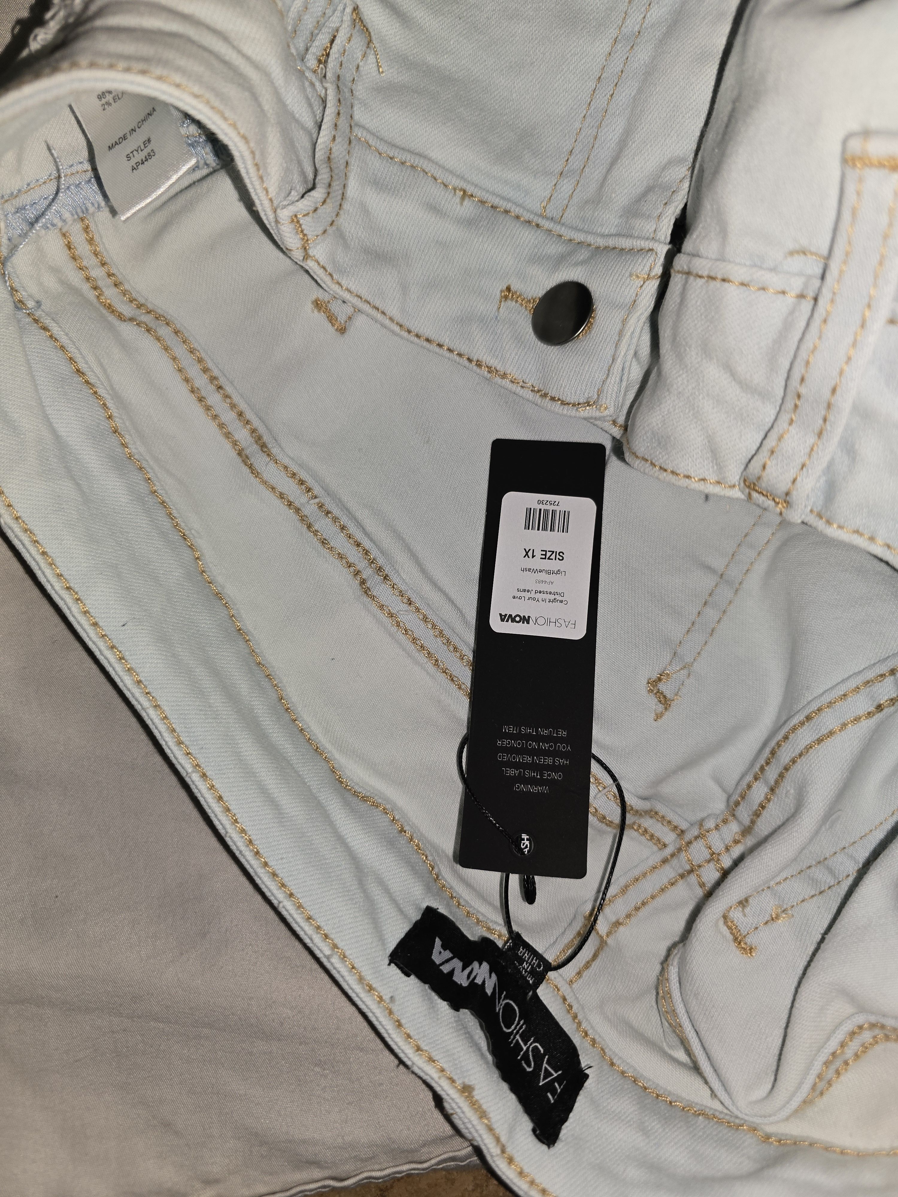 Fashion Nova Fashion Nova light jean distressed Women's Size 1X Size 40" / US 18 - 3 Thumbnail