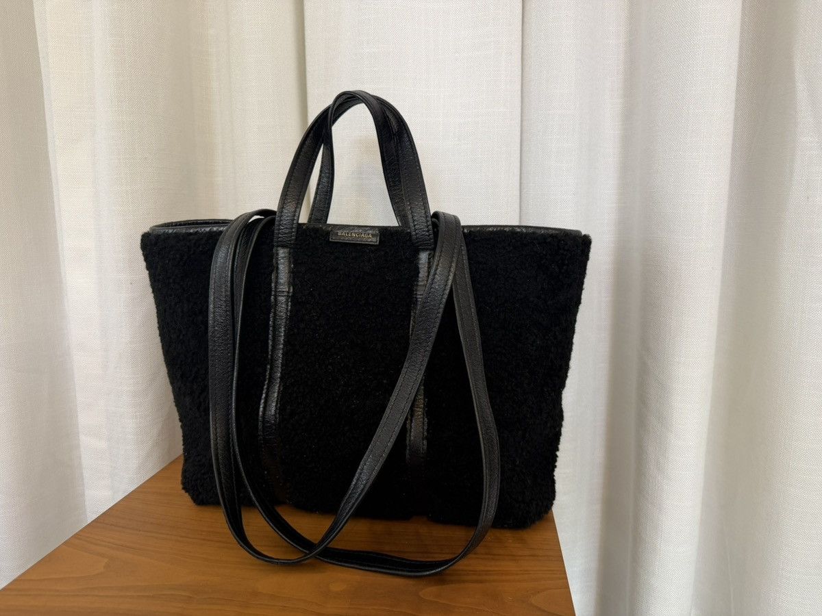 Balenciaga Balenciaga Black Shearling Barbes Tote Bag Size ONE SIZE - 3 Thumbnail