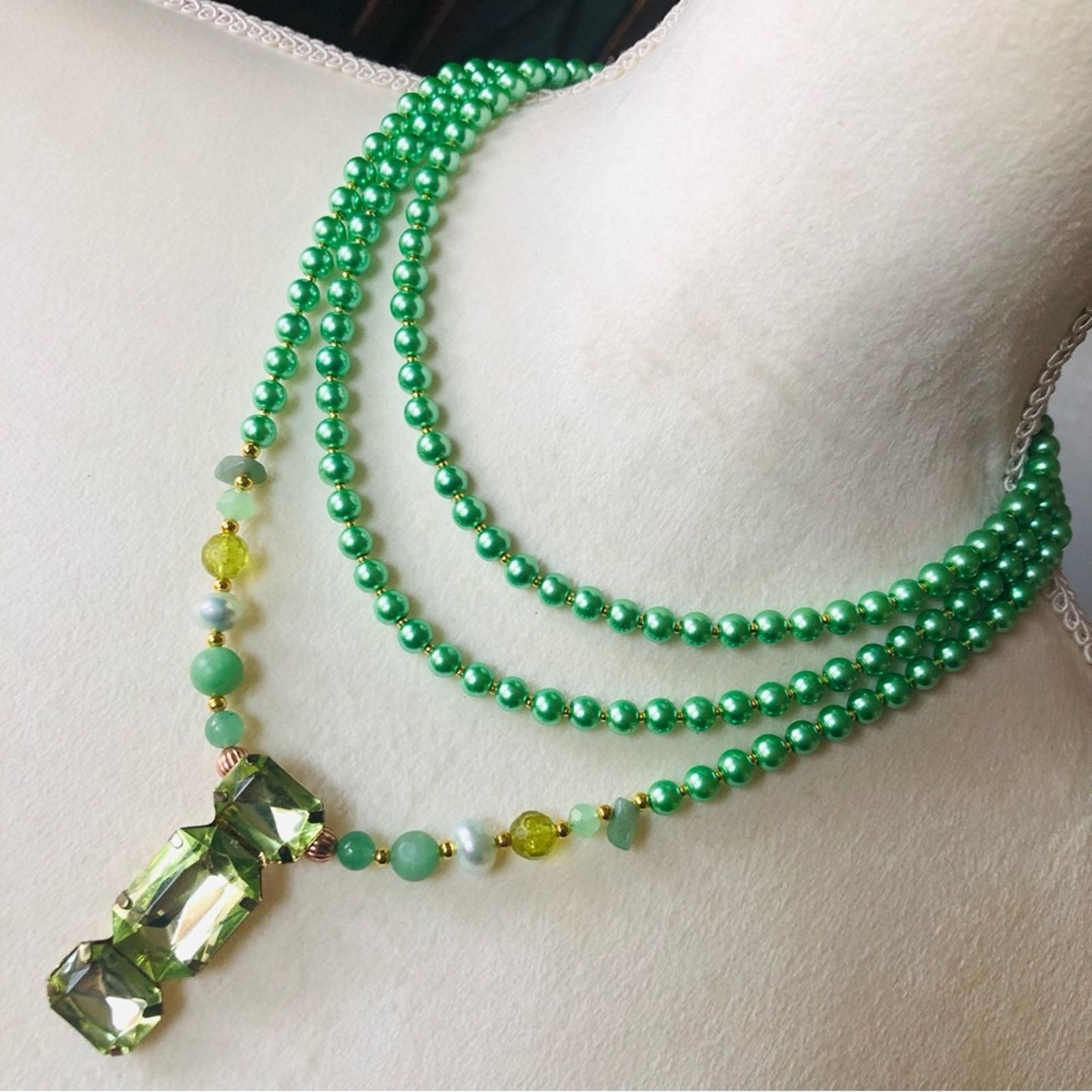 Handmade Handcrafted repurpose green stone pendant Pearl necklac Size ONE SIZE - 1 Thumbnail