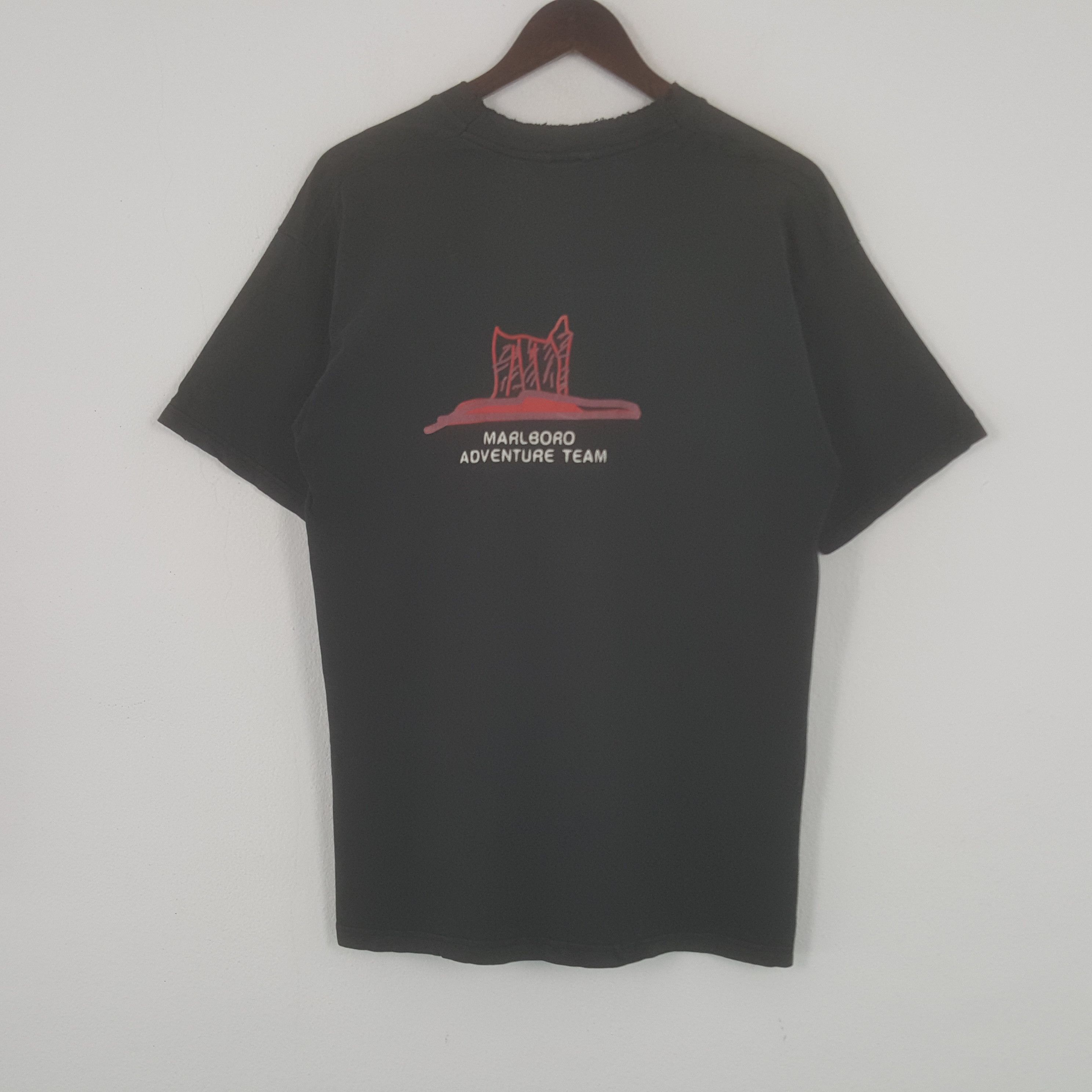 Marlboro × Vintage Vintage Marlboro Adventure Team Single Pocket Tshirt Size US L / EU 52-54 / 3 - 1 Thumbnail