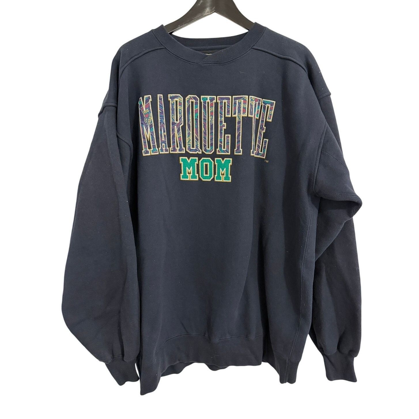 NCAA Vintage Marquette University Mom Crewneck Sweatshirt Size XL Size US XL / EU 56 / 4 - 1 Thumbnail