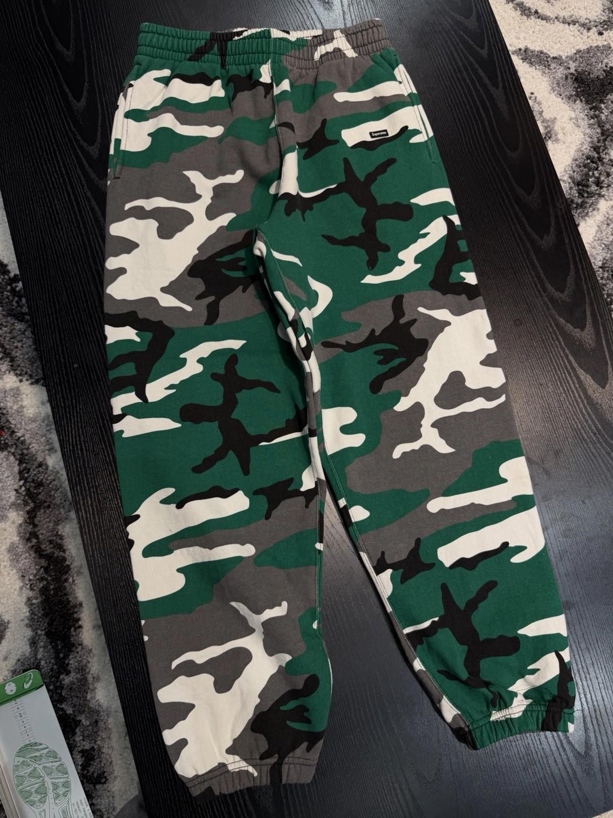 Supreme Supreme Small Box Sweatpant Green Camo Brand New Size US 30 / EU 46 - 5 Thumbnail