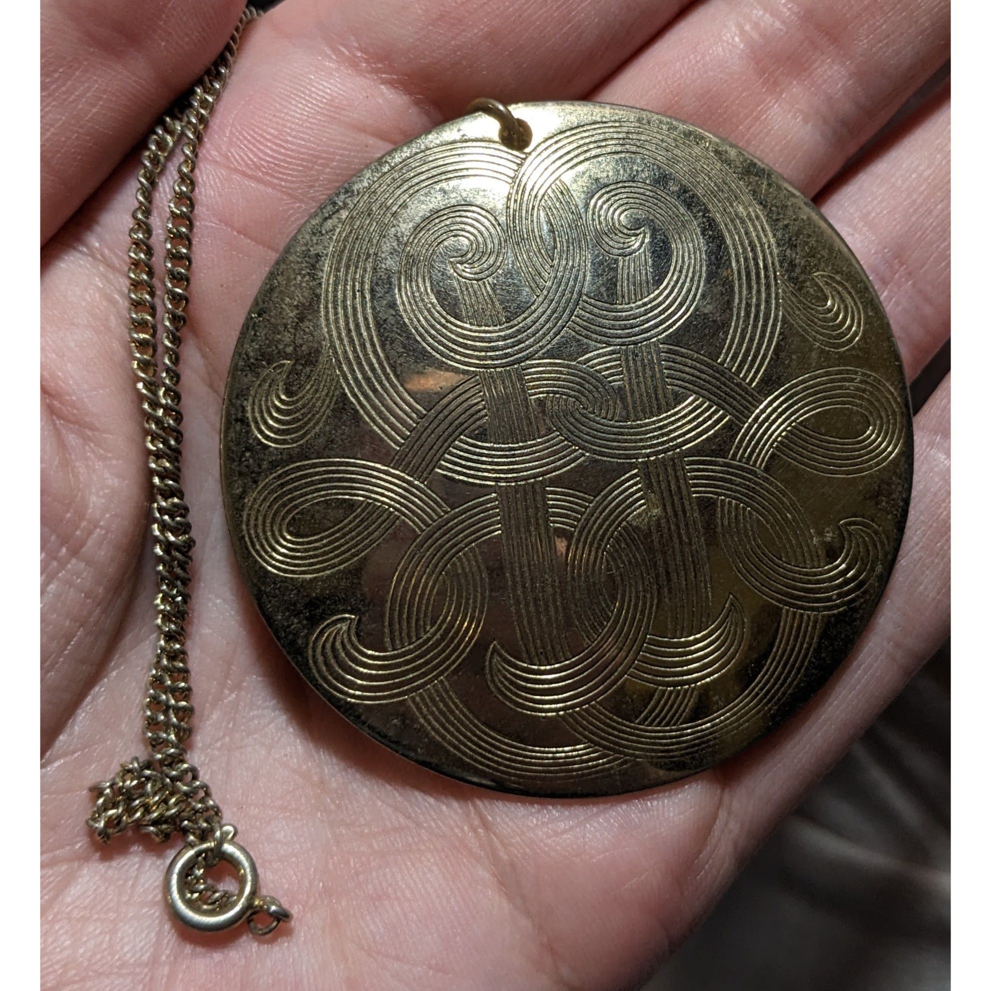Other Vintage Large Engraved Gold Medallion Necklace Size ONE SIZE - 10 Thumbnail