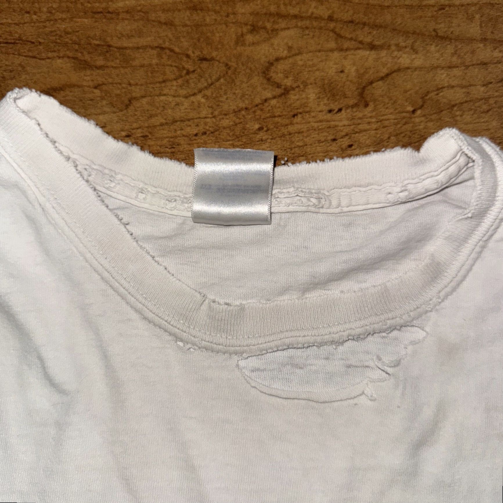 Vintage VINTAGE 2011 Car Show T-Shirt White XL Distressed 23X27 Mens Regular XL White T-Shirt 2011 Car Show Mens Distressed Vintage Shirt Size US XL / EU 56 / 4 - 6 Thumbnail