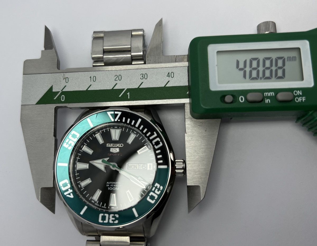Seiko Seiko Sports Automatic Directional Bazel Day/Date Japan Size 44 - 18 Thumbnail