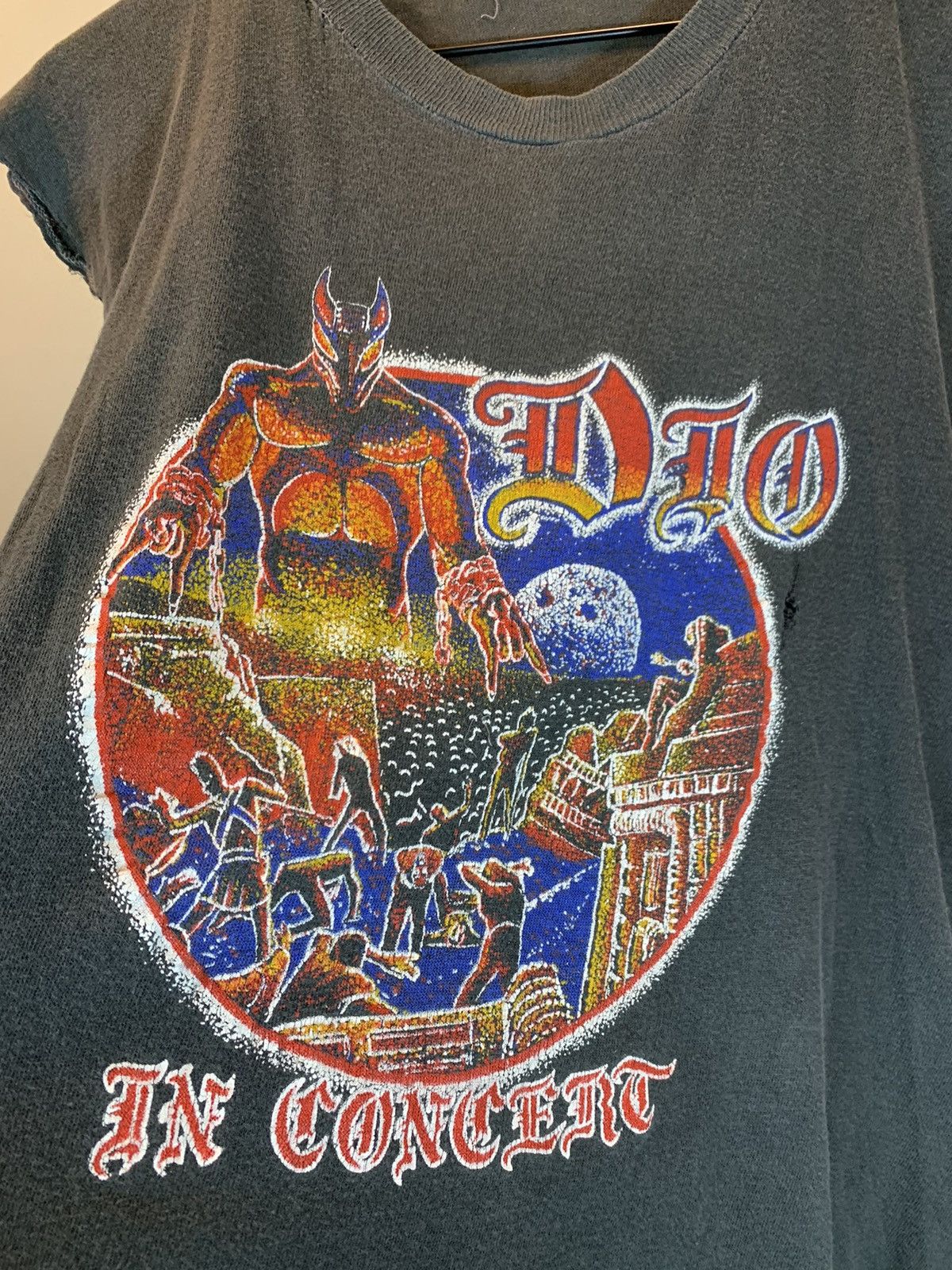 Band Tees × Vintage RARE Vintage 80’s Dio In Concert Art Single Stitch Cut Shirt Size US L / EU 52-54 / 3 - 3 Thumbnail