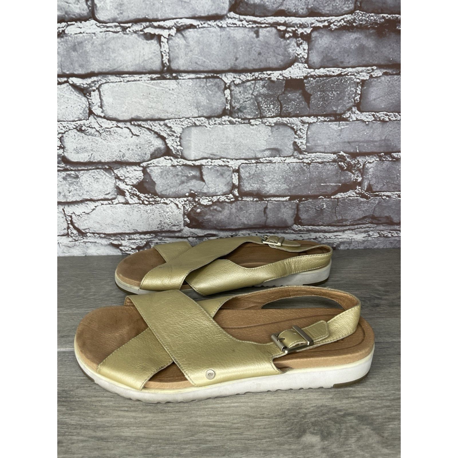 Ugg UGG Gold Leather Kamile Cross Strap Comfort Sandals Women Sz Size US 10 / IT 40 - 19 Thumbnail