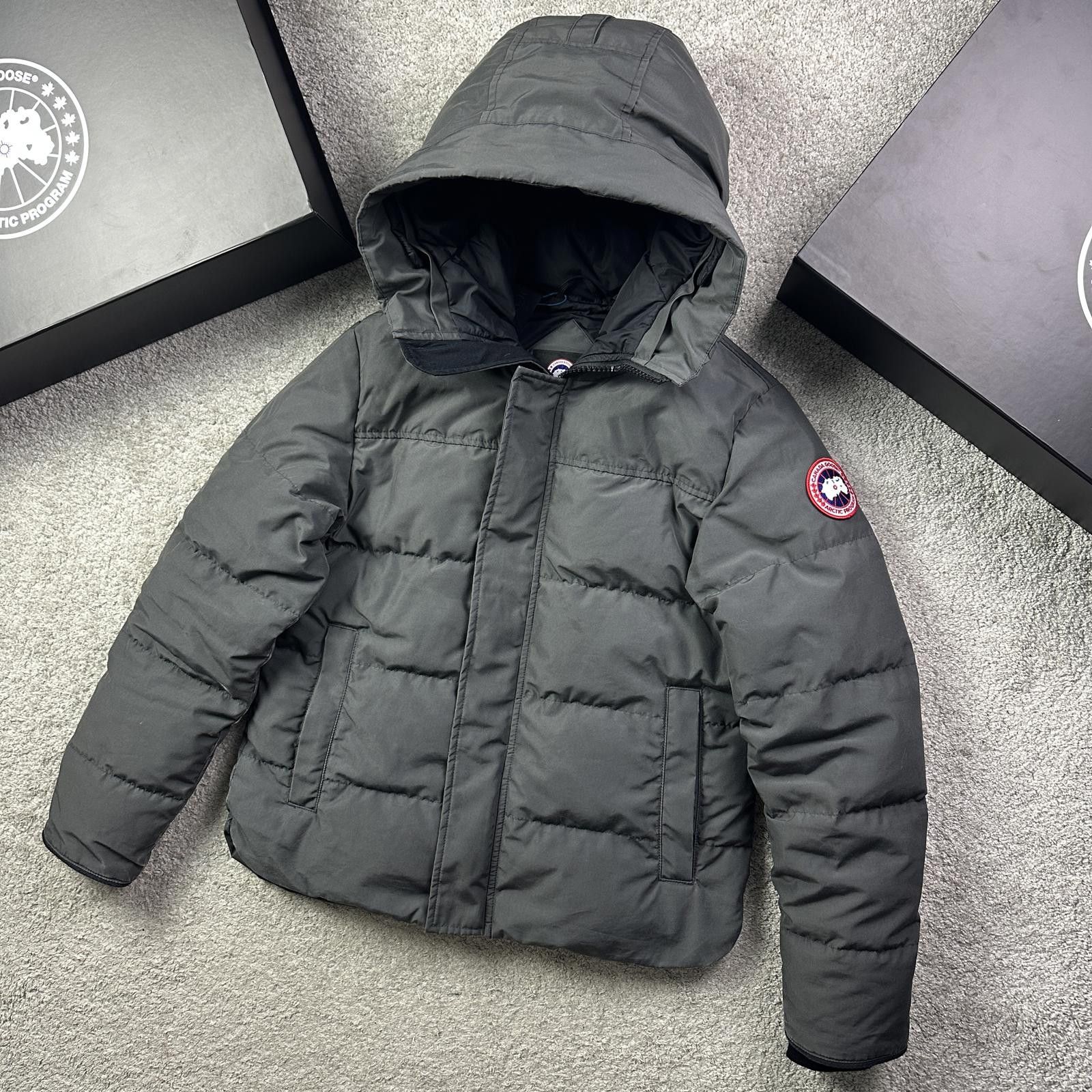 Canada Goose Canada Goose MacMillan Size S Size US S / EU 44-46 / 1 - 2 Thumbnail