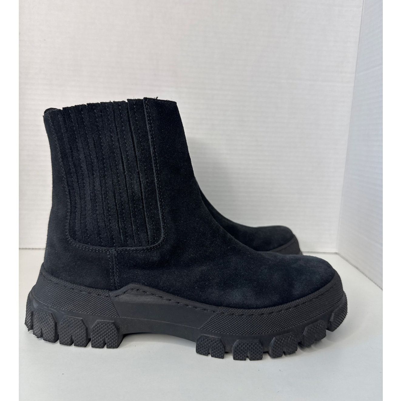 Other Boemos Suede Platform Chelsea Boots Lug Sole Italy size 37 Size US 6.5 / IT 36.5 - 2 Thumbnail