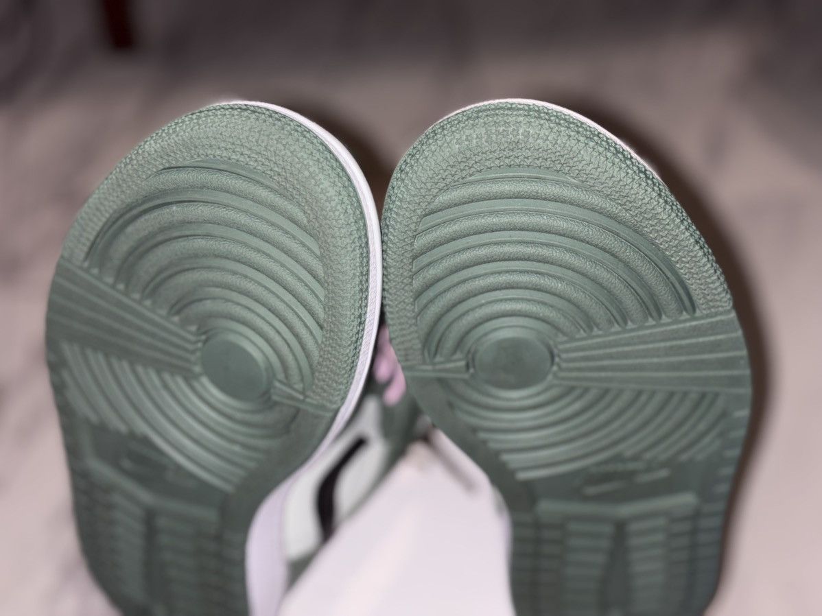 Jordan Brand WMNS Jordan 1 Mid SE Dutch Green Size US 6 / IT 36 - 6 Thumbnail