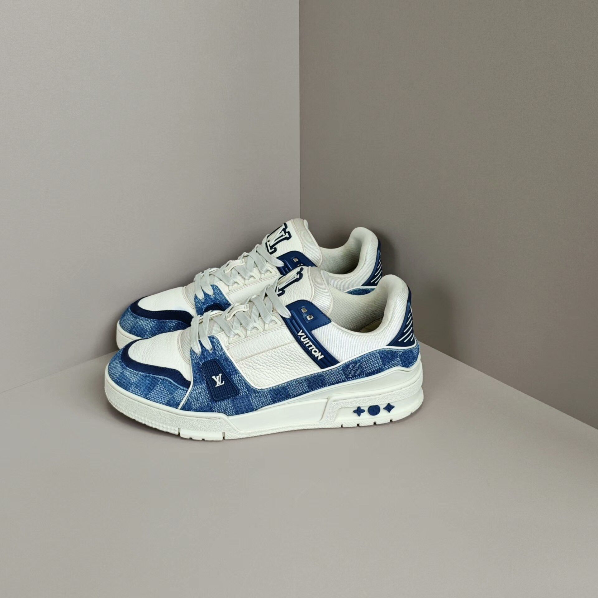 Louis Vuitton Louis Vuitton Training Blue Lowtop Sneakers 8 Men Size US 8 / EU 41 - 1 Thumbnail
