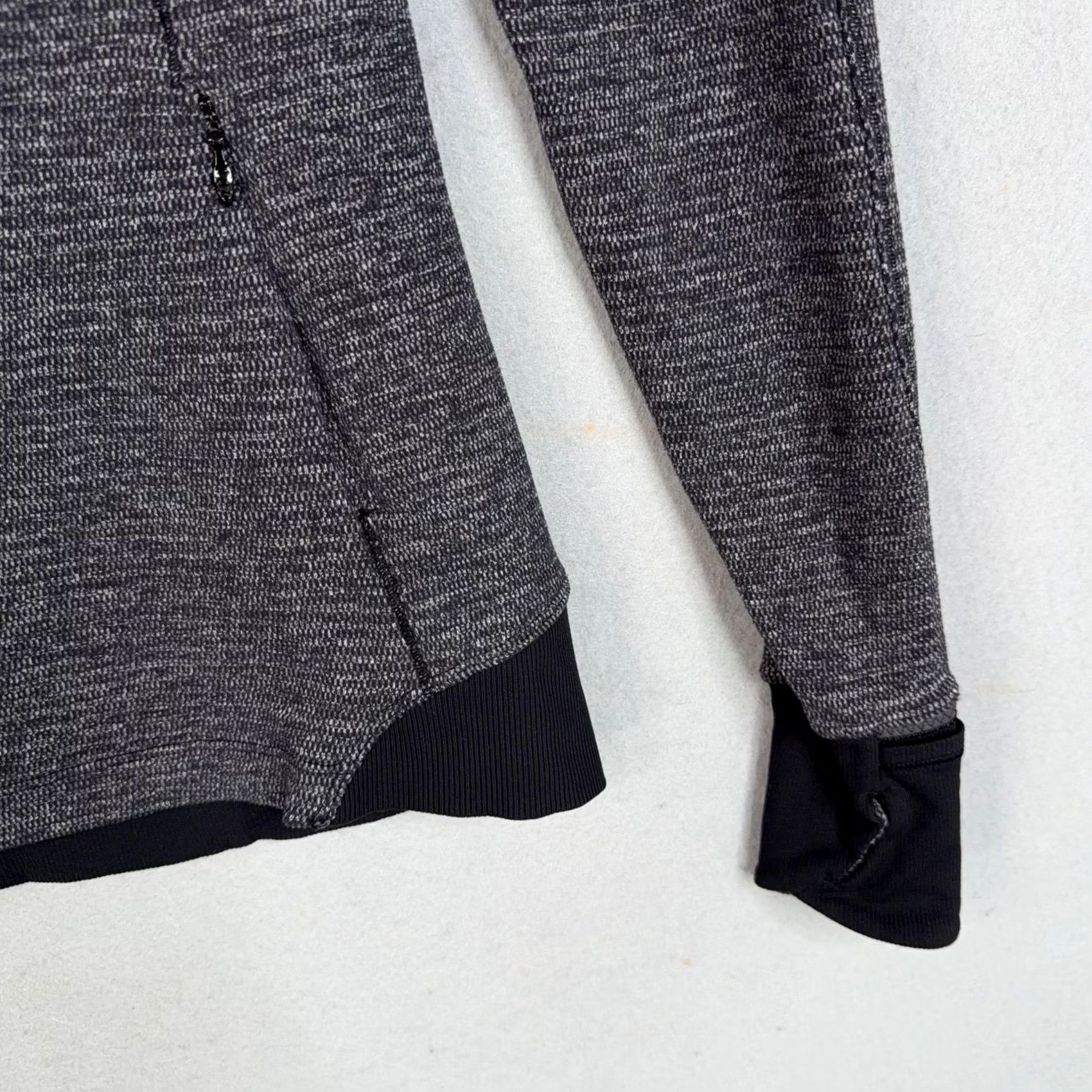 Lululemon Lululemon Pullover 4 Gray Black 1/2 Zip Funnel Neck Running Thumbholes Womens Size S / US 4 / IT 40 - 4 Thumbnail