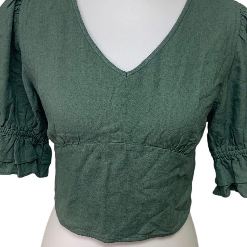 American Eagle Outfitters New American Eagle Womens Medium V Neck Cropped Smocked Top Size M / US 6-8 / IT 42-44 - 2 Thumbnail