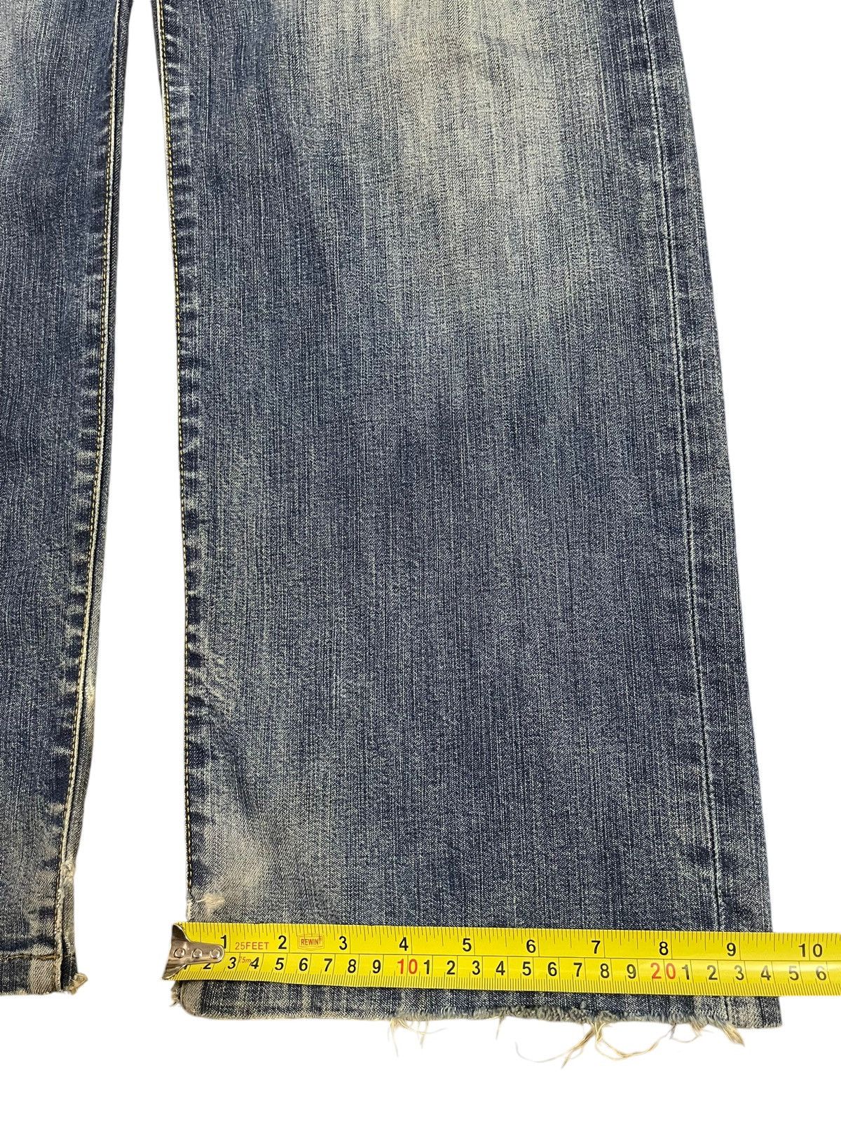 Uniqlo Vintage Japanese Uniqlo Blue Faded Wash Baggy Jeans Size US 33 - 16 Thumbnail