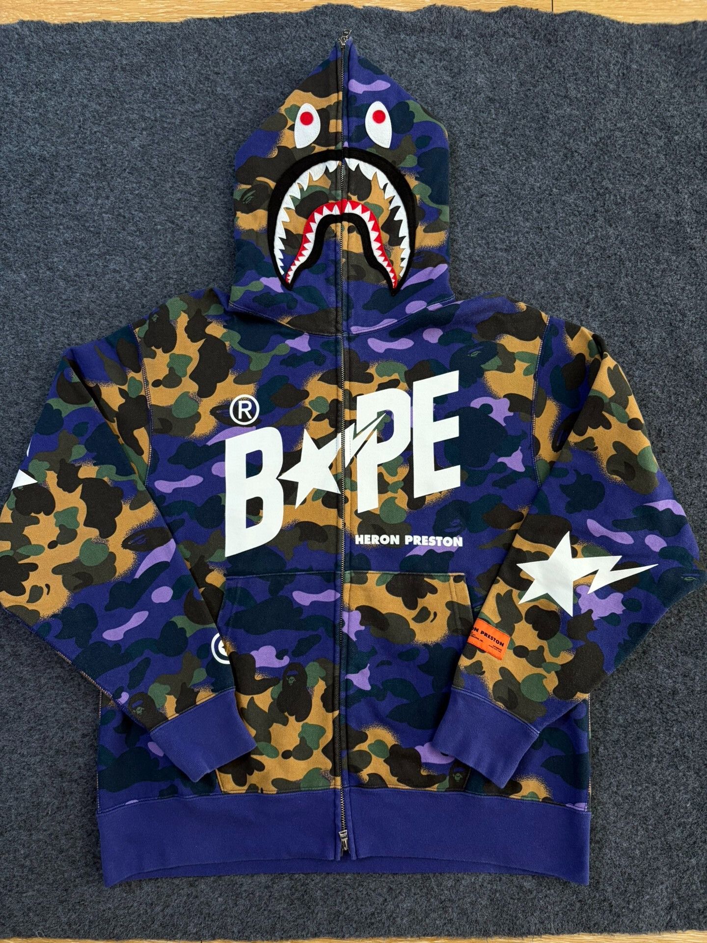 Bape Bape Hp Multi Shark Sweatshirt Size US L / EU 52-54 / 3 - 1 Thumbnail