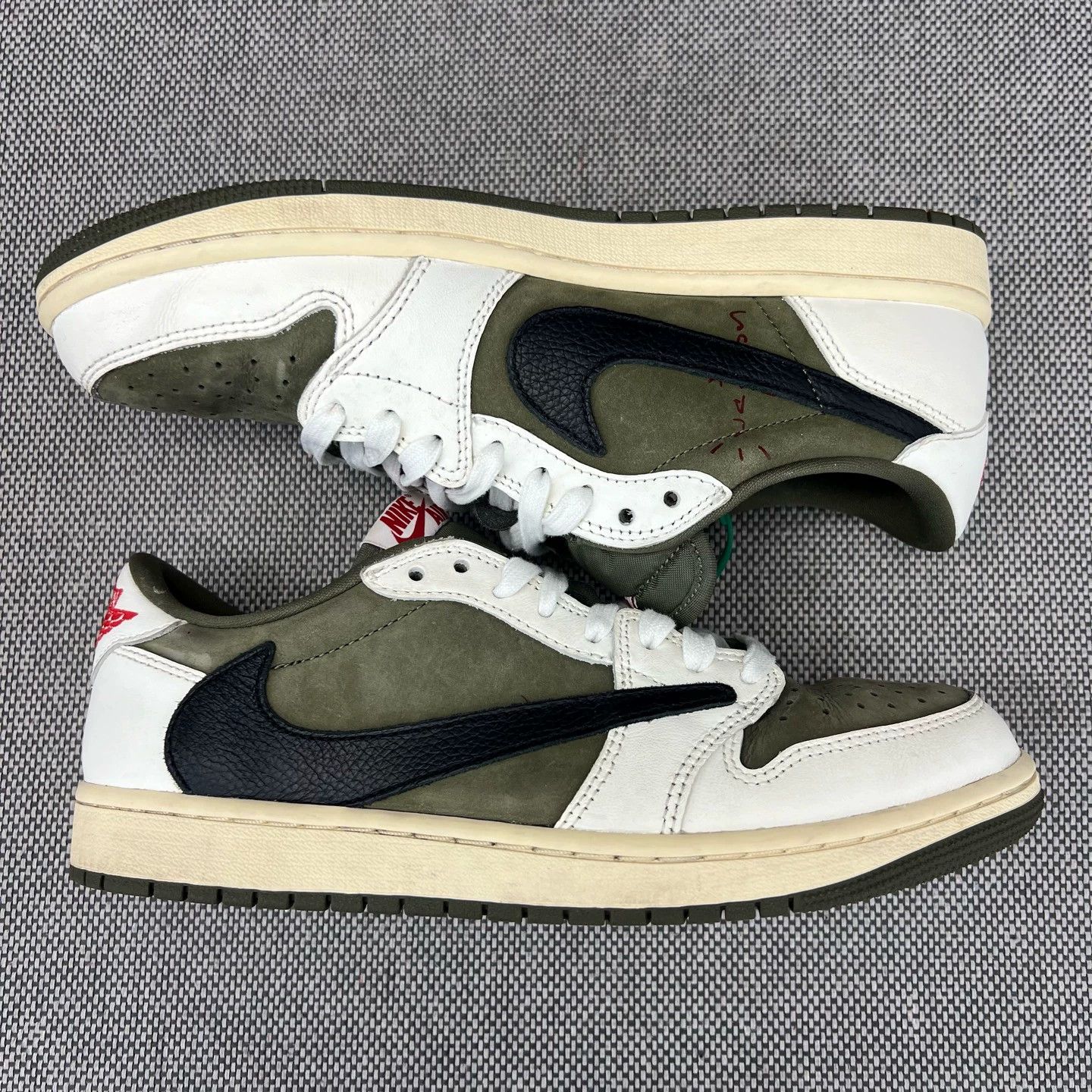 Hermes AJ1 Low TS, Beige/Green Reverse Swoosh 8.0 Size US 8 / EU 41 - 5 Thumbnail