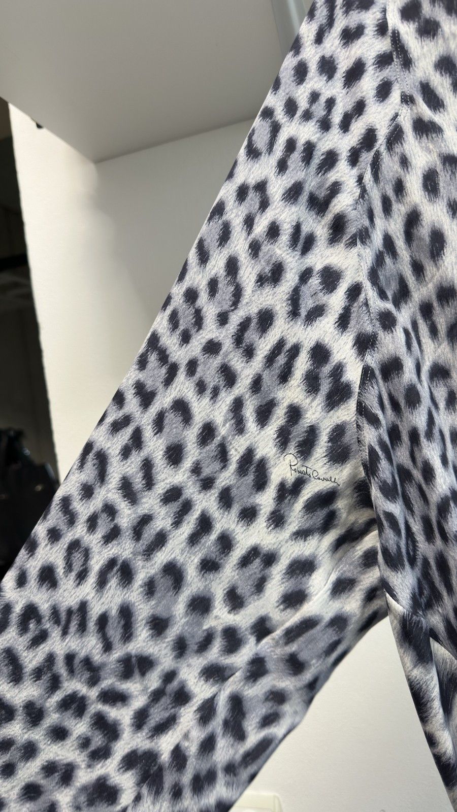 Roberto Cavalli Roberto Cavalli Vintage Silk Blue Animal Print Blouse Size M / US 6-8 / IT 42-44 - 3 Thumbnail
