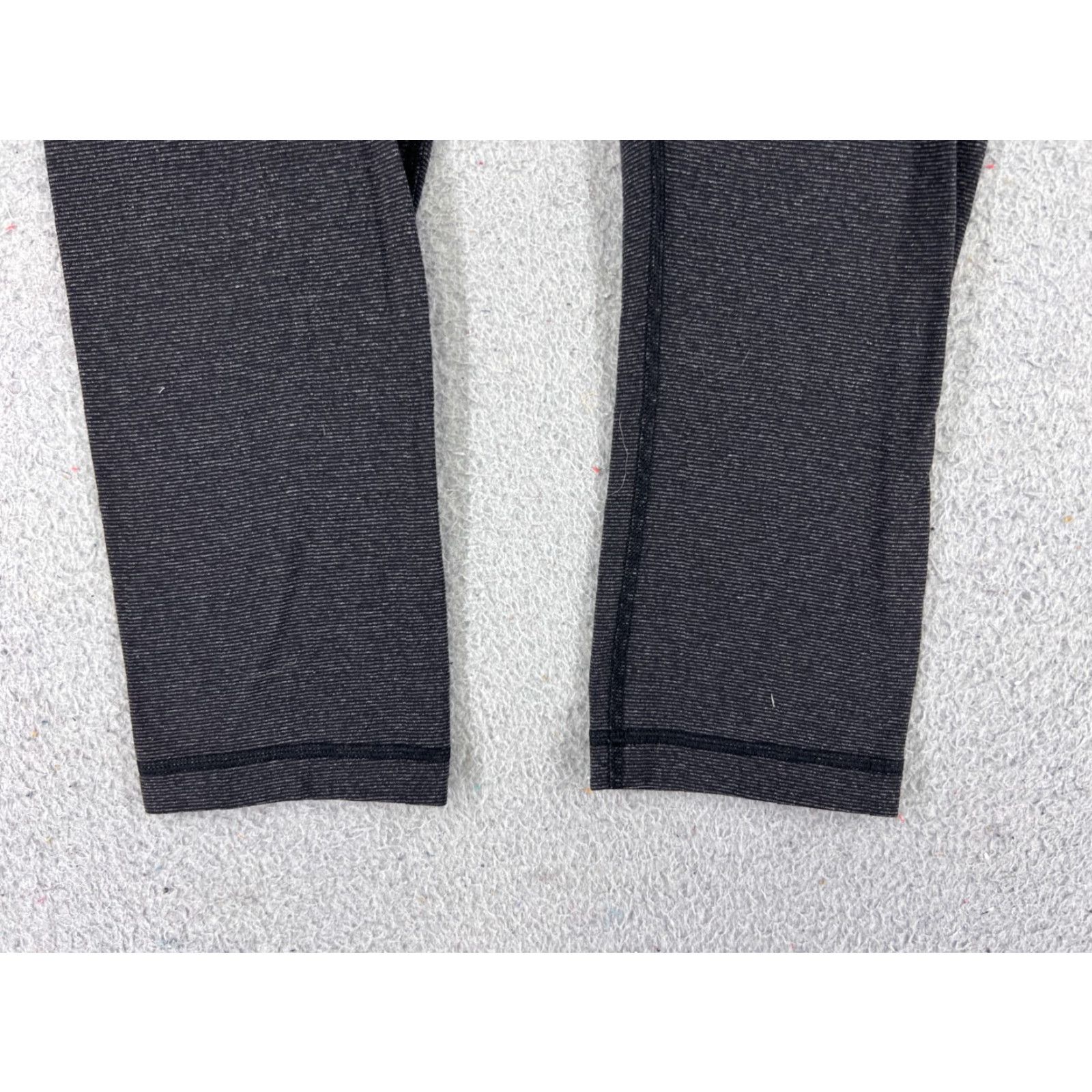 Lululemon Lululemon Slim Yoga Pants Womens 6 Gray Wunder Under Crop Roll Down Stretch Cropped Size 28" / US 6 / IT 42 - 2 Thumbnail