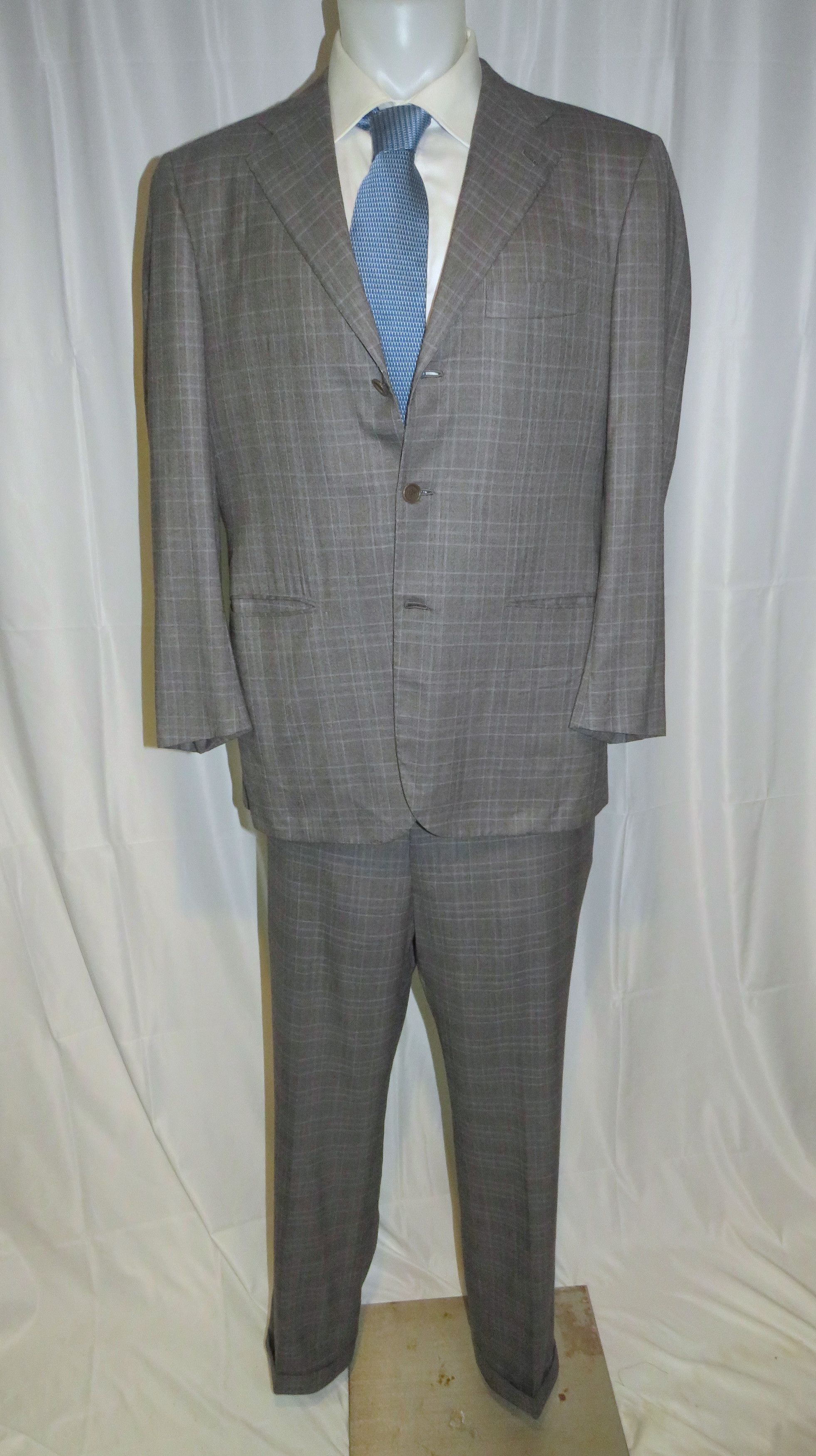 Kiton 13.2 Micron Super 210 Gray Plaid Three Button Suit 42R Size 42R - 1 Thumbnail