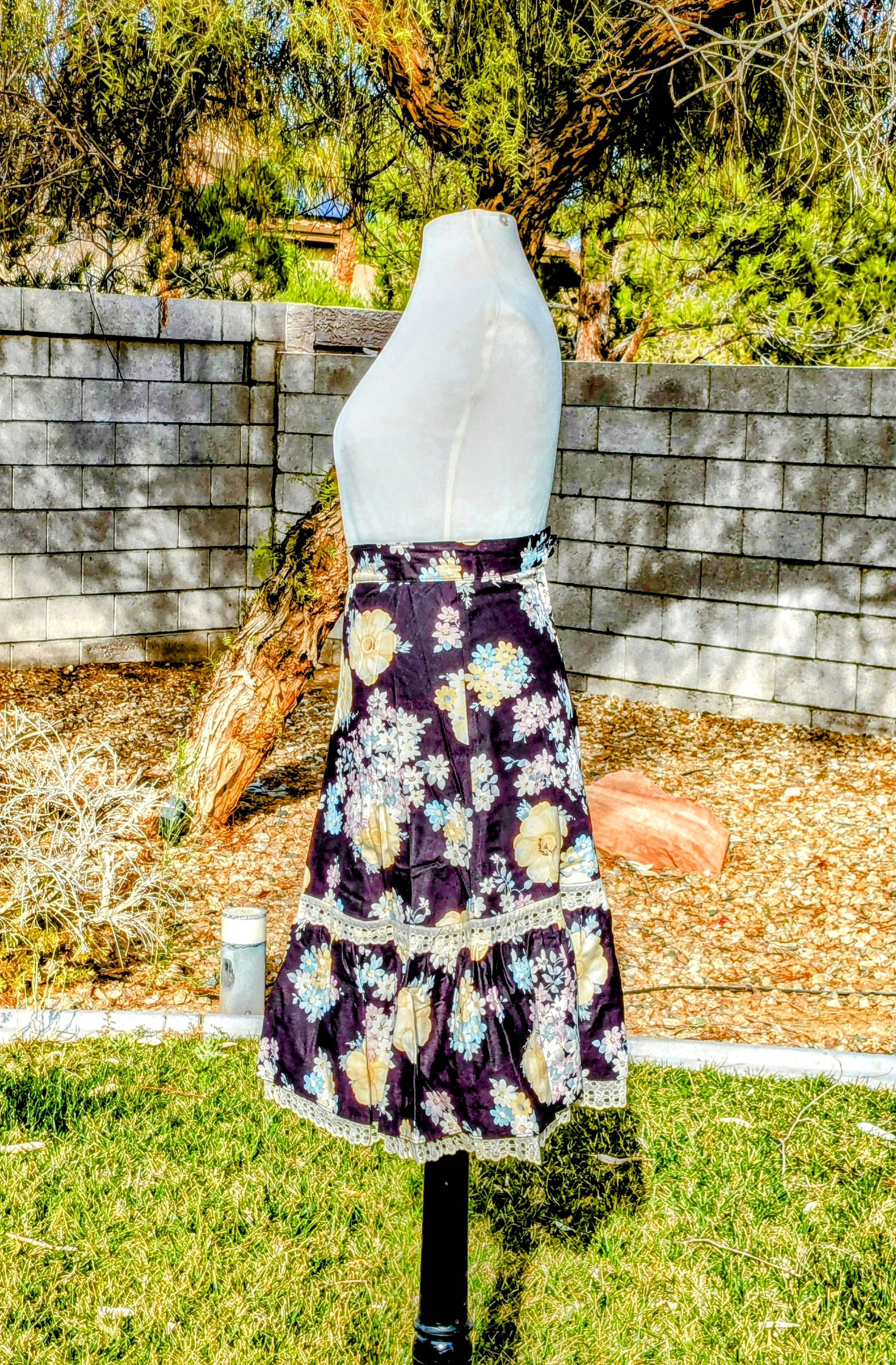 Other 1980s USA Petite 5/6 Floral 2-Tier Lace A-Line Maxi Skirt Size 28" / US 6 / IT 42 - 3 Thumbnail