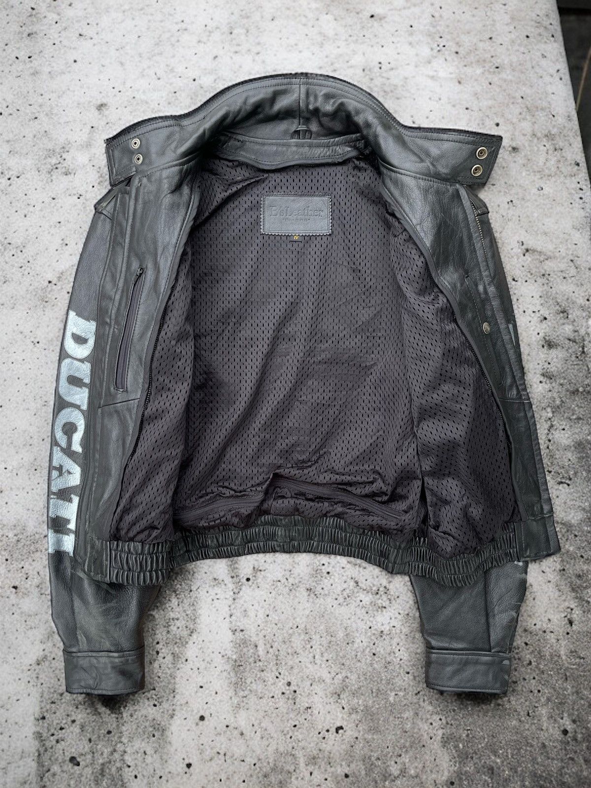Ducati × Kadoya 🔥RARE🔥 DUCATI ITALY BY KADOYA GENUINE LEATHER RAIDER JACKET Size US M / EU 48-50 / 2 - 7 Thumbnail