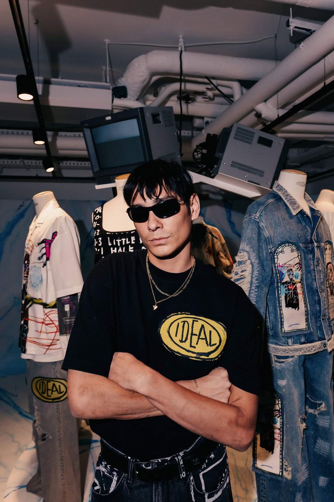 H&M × Jean-Michel Basquiat × Who Decides War WHO DECIDES WAR x BASQUIAT x H&M RELAXED FIT COTTON T-SHIRT Size US S / EU 44-46 / 1 - 1 Thumbnail