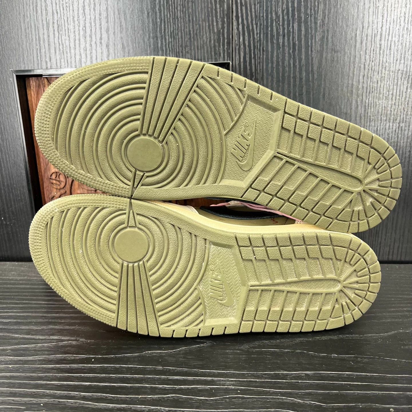 Nike Jordan 1 Low TS Cactus Jack Mica Green 42 Like New Size US 9 / EU 42 - 8 Thumbnail