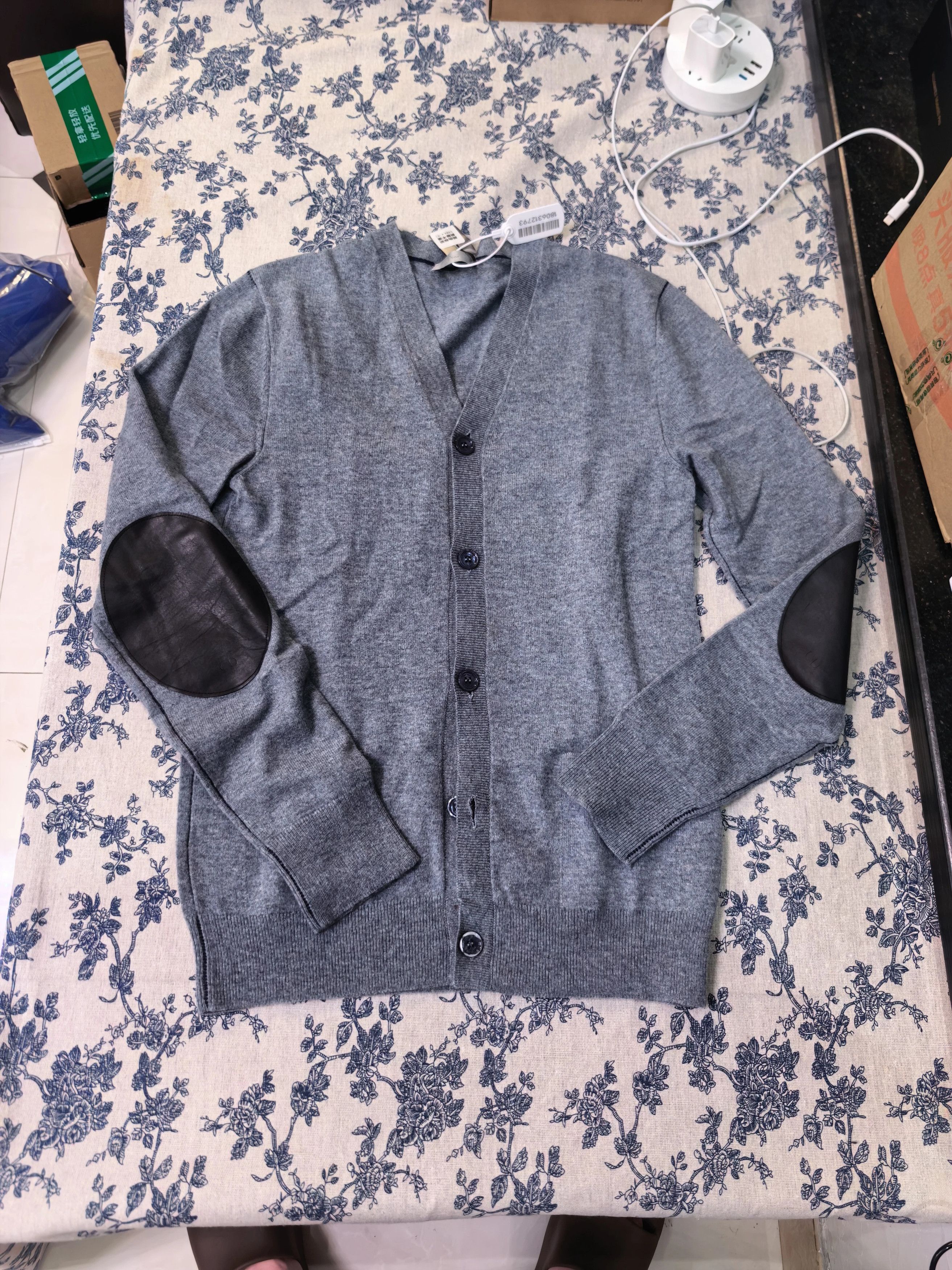 Dior Dior Cashmere Cardigan Elbow Lambskin Patch XS Size US XS / EU 42 / 0 - 1 Thumbnail