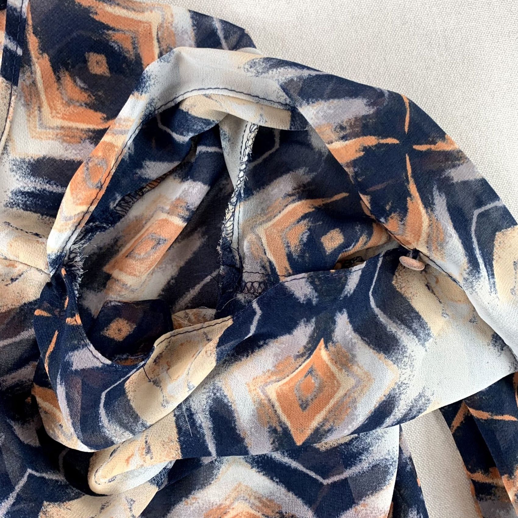 Vintage UMGEE Blouse Shirt Womens SMALL Blue Gray Coral Open Shoulders & Back Long Sleeve Round Neck Pullover Abstract Pattern All Seasons Regular Fit Size S / US 4 / IT 40 - 7 Thumbnail