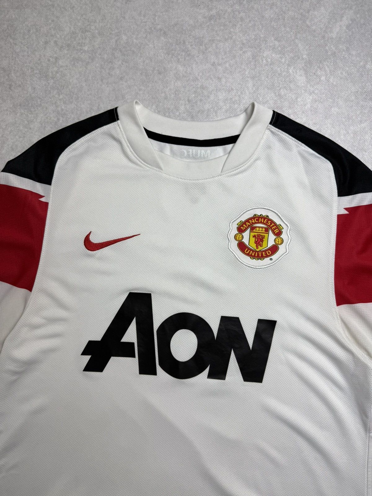 Nike 2010-11 Manchester United Nike Aon Football Shirt white S Size US S / EU 44-46 / 1 - 3 Thumbnail