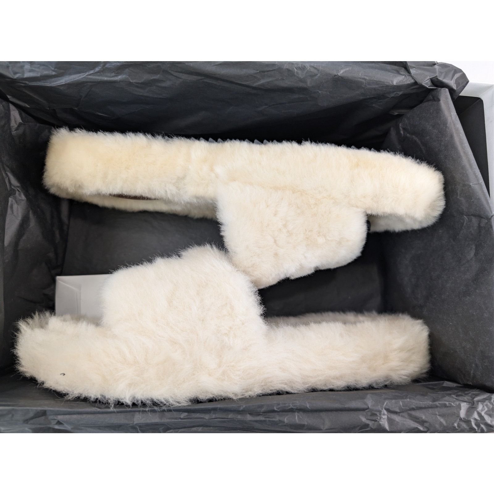 Celine o1rshd1 Fur Slides in Shearling Slide Slipper in Beige Size US 10 / IT 40 - 20 Thumbnail