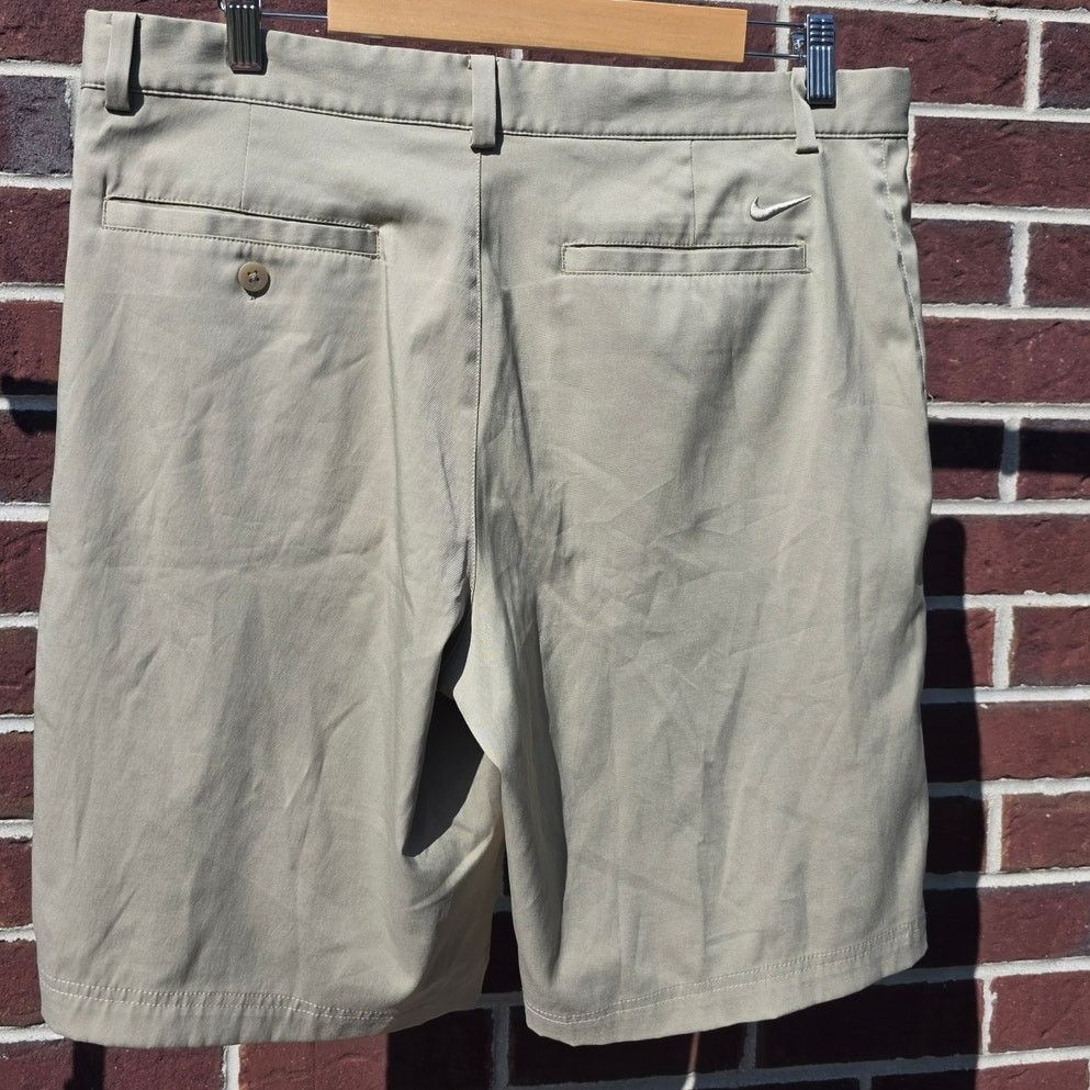 Nike Nike DriFit Golf Shorts Size US 33 - 1 Thumbnail
