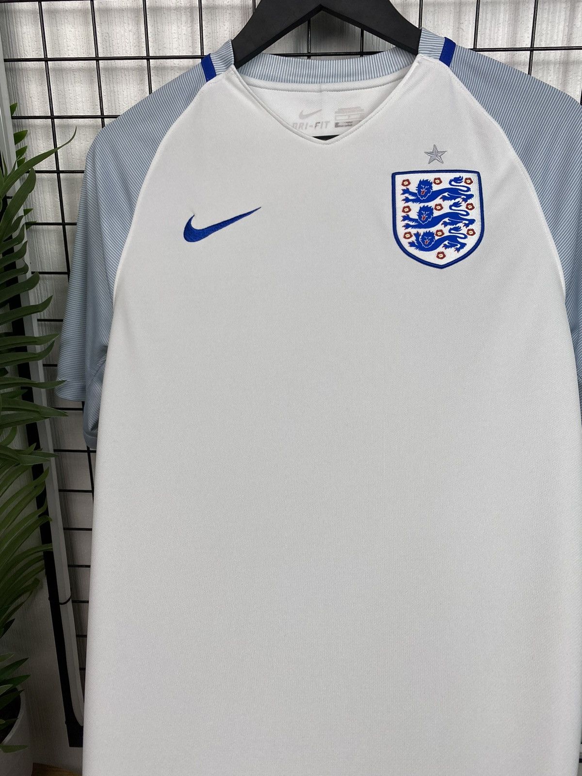 Nike England national team 2016Nike soccer jersey S size football Size US S / EU 44-46 / 1 - 10 Thumbnail
